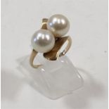 14ct Gold Pearl Ring ..hallmarked 14k set with 2 pearls weight of ring 4.3g