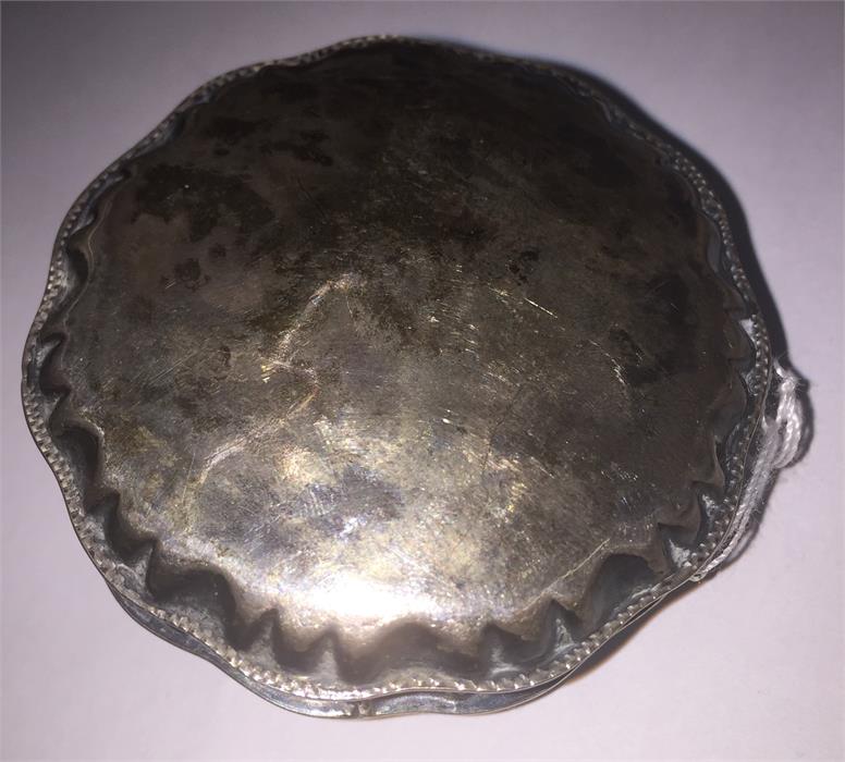 Ornate Antique Dutch Silver Pill / Snuff Box - Image 3 of 6