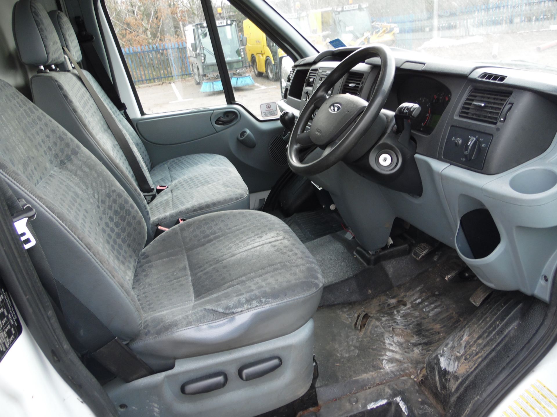 2011 FORD TRANSIT T300/100 FWD FRIDGE VAN - Image 9 of 11