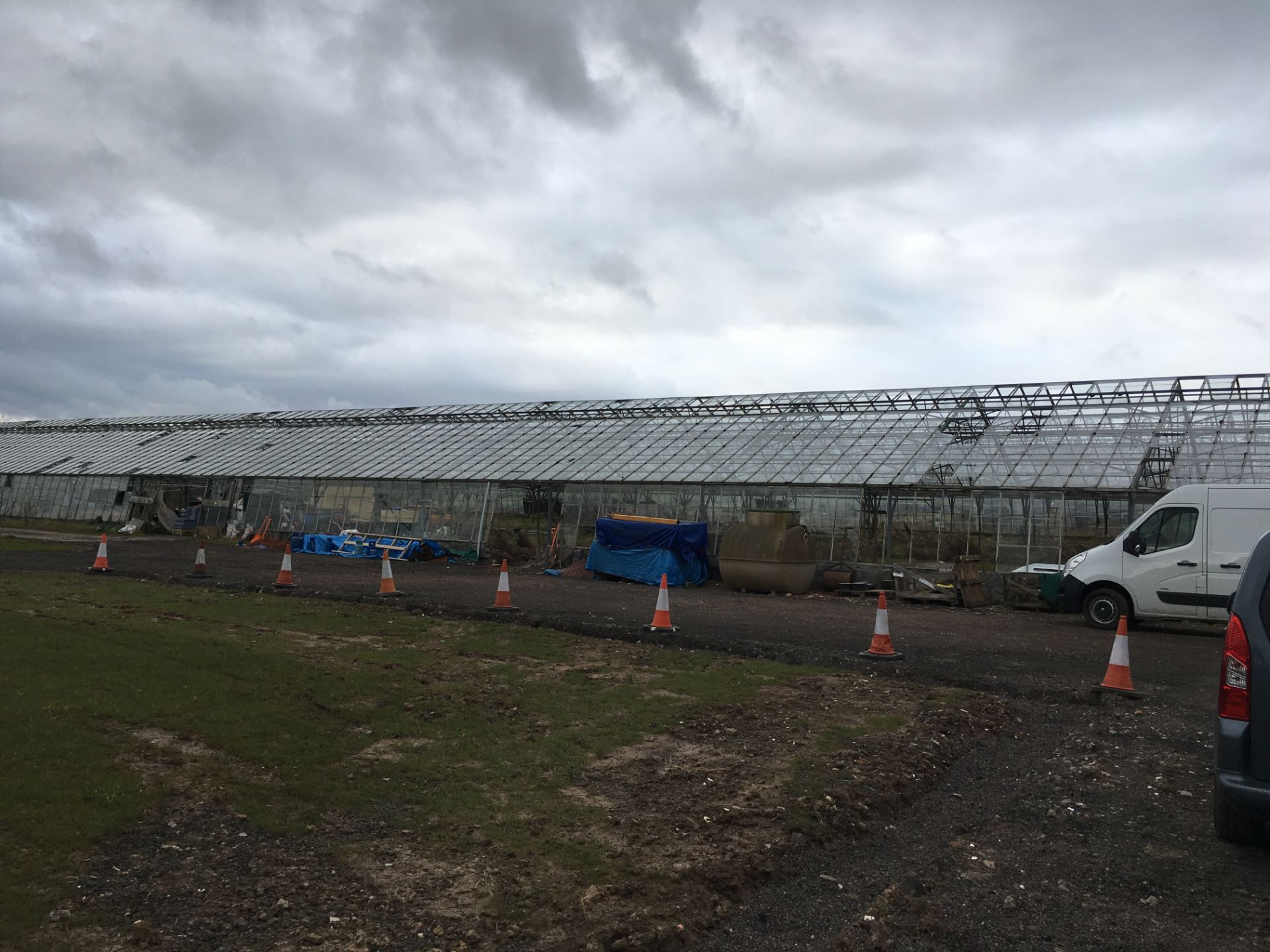 LARGE GREENHOUSES  HEIGHT 5.5 M LENGHT 85 M WIDTH 46.8M MUST BE DISMANTLED BY THE BUYER WITHIN ONE - Image 18 of 19