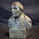 Buste de Jean Piaget, signé au verso sur le socle FRANGIN, daté 96 et numéroté 40/40 fait pour les