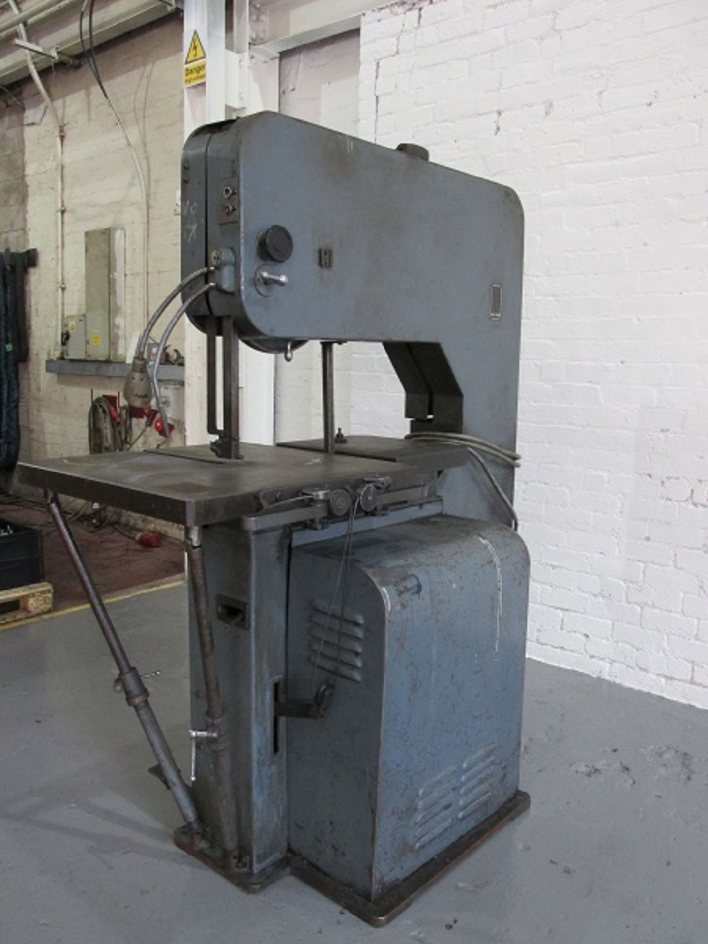 Doall Twin Table Vertical Bandsaw - Image 2 of 4