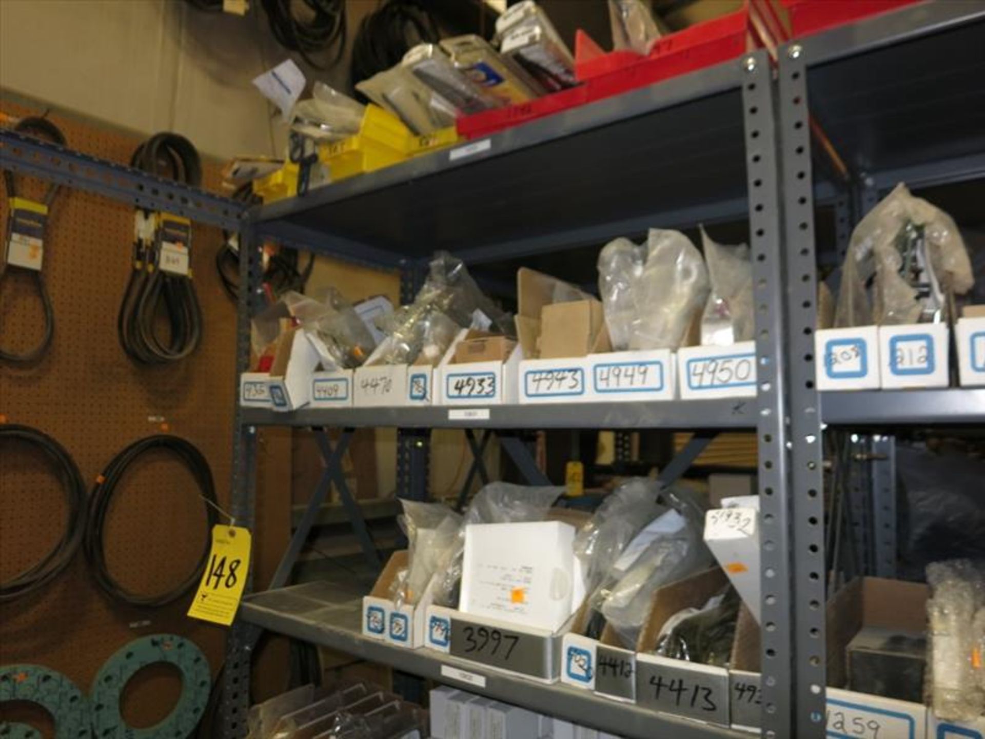 (Lot) Assorted parts (including Komatsu), wiper blades, pumps, tubing, adapters, seals, bearings, - Image 3 of 5