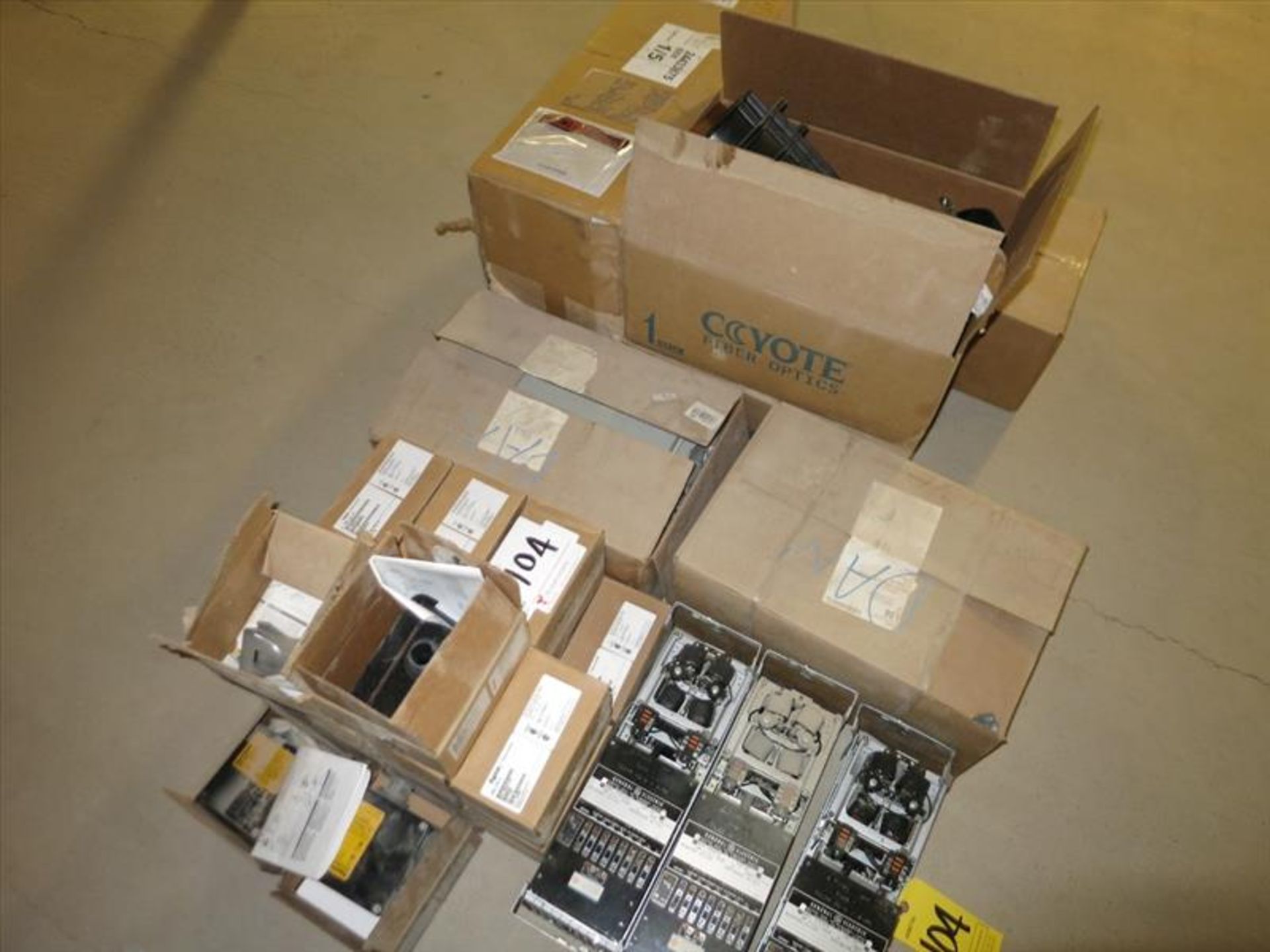 (Lot) GE, Coyote, Tycos Assorted Electrical Parts including differential relays type HDD, Tyco - Image 2 of 3