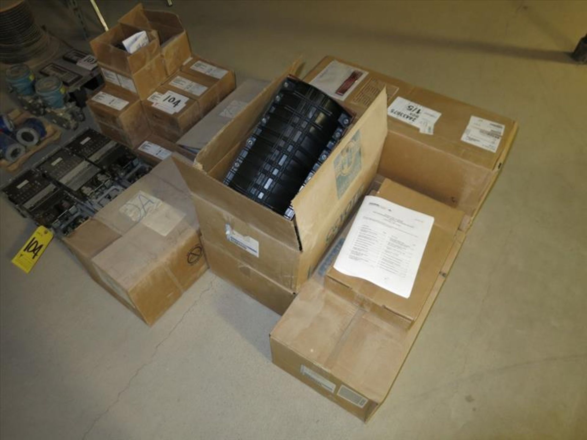 (Lot) GE, Coyote, Tycos Assorted Electrical Parts including differential relays type HDD, Tyco - Image 3 of 3