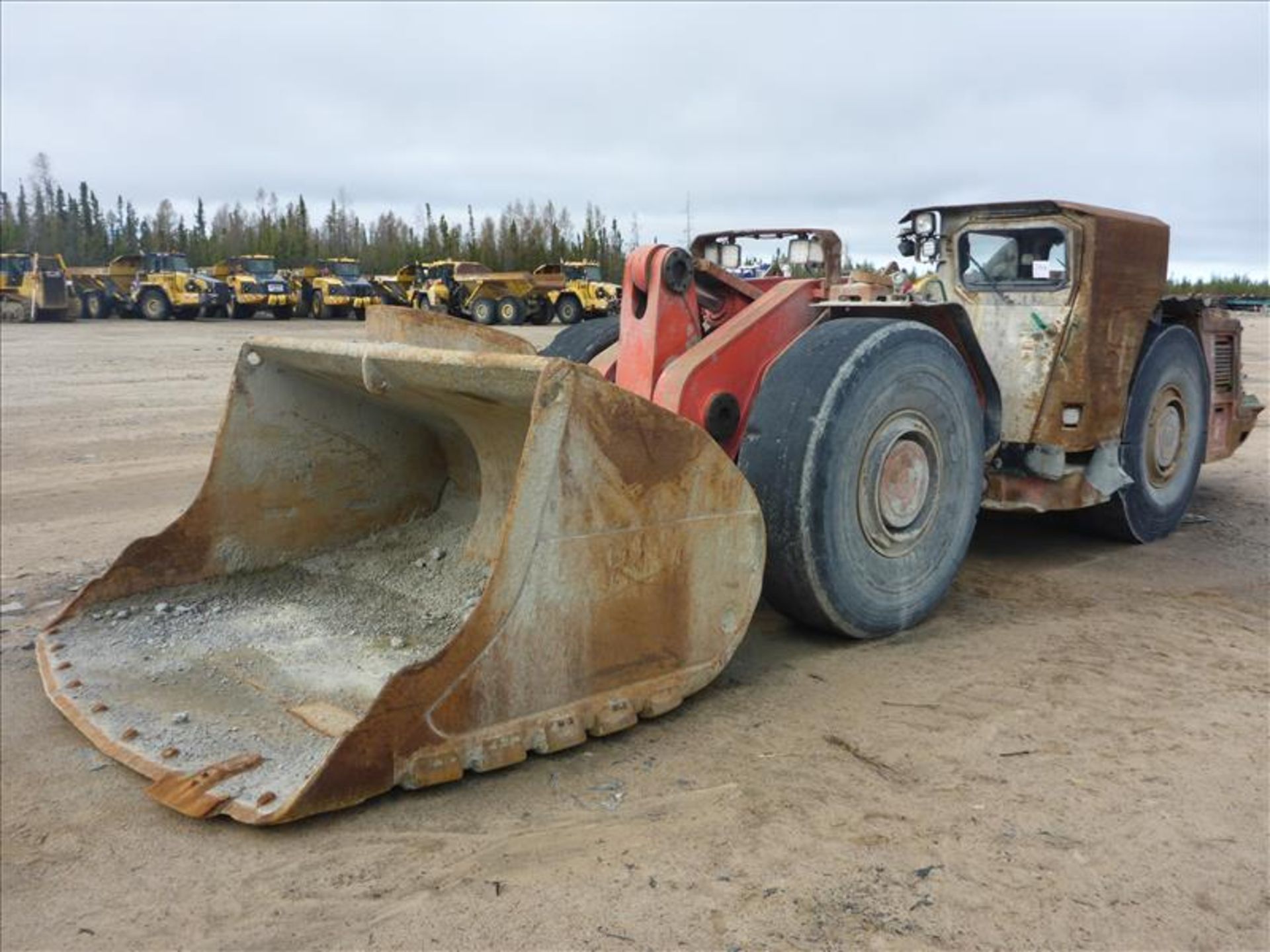 [1744] (2013) Sandvik LH410 UG scooptram 7-yrd ser. no. L2100700 hrs. approx. 15276