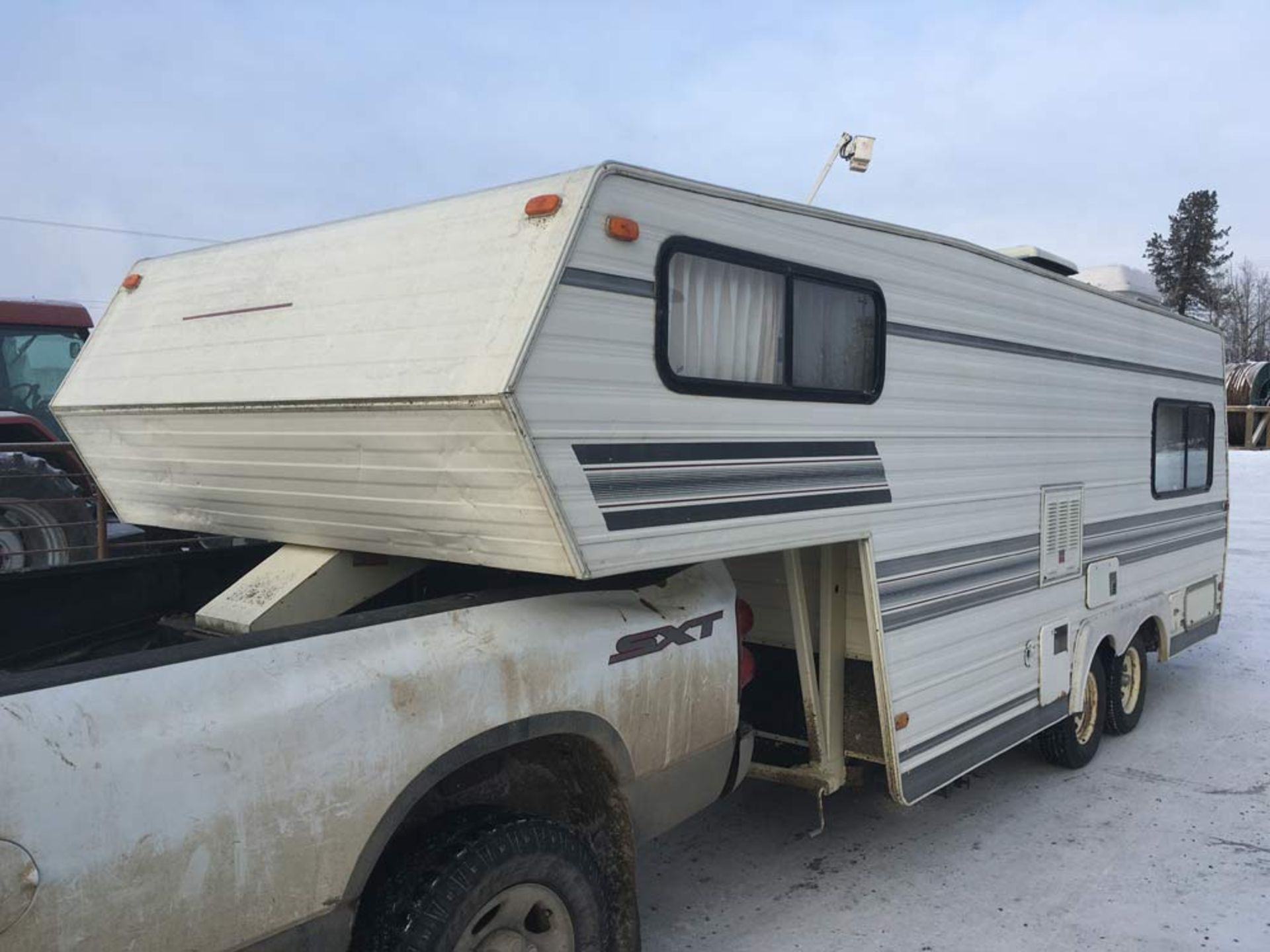 1989 5th Wheel T/A Travel Trailer