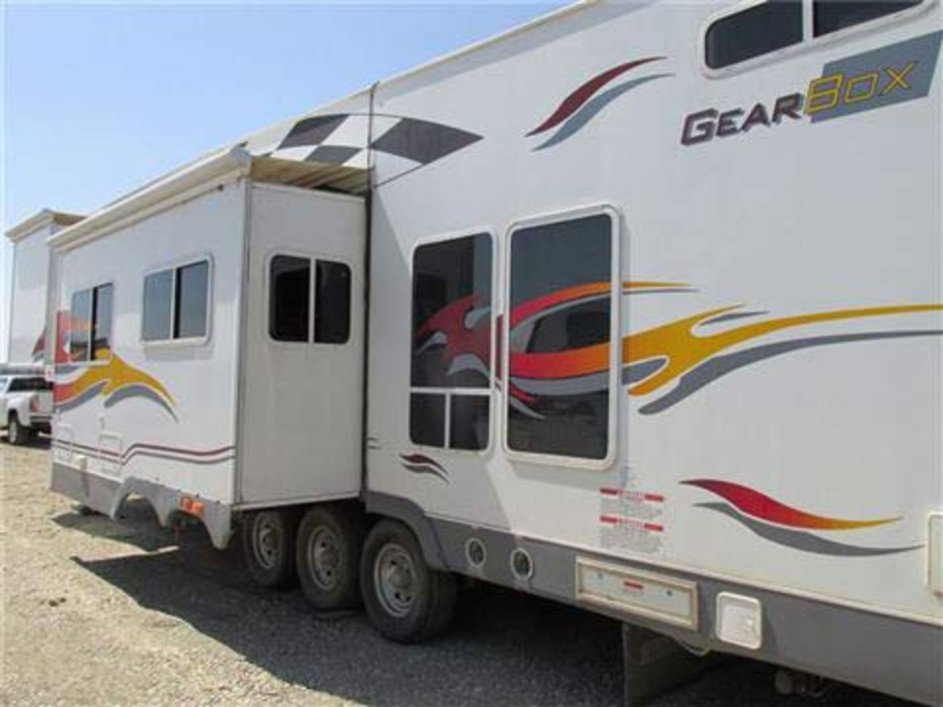 2007 Gear Box 395Fs 39 ft Tri/A 5th Wheel Travel Trailer - Image 3 of 18