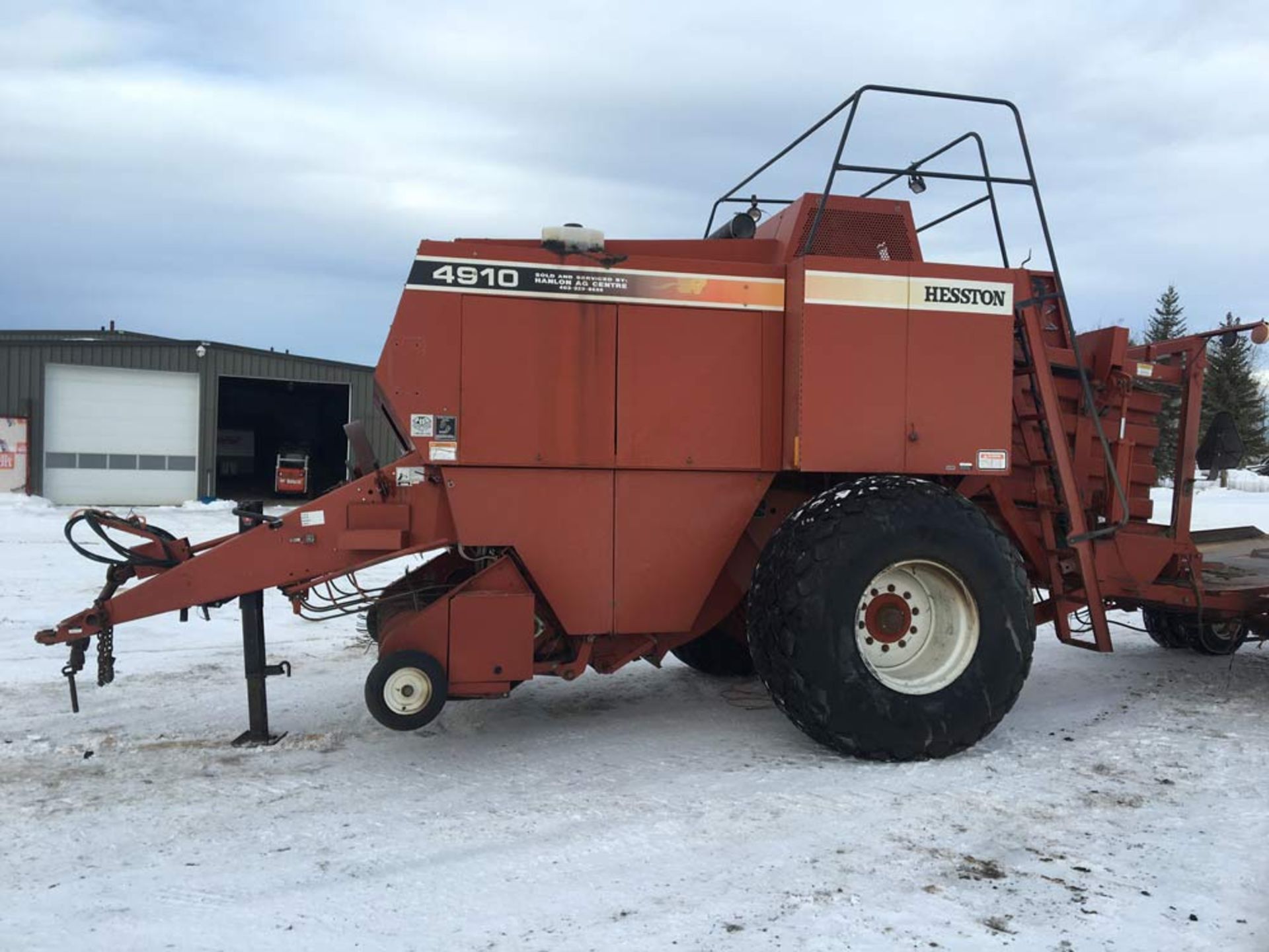 Hesston 4910 Big Square Baler - Image 3 of 13