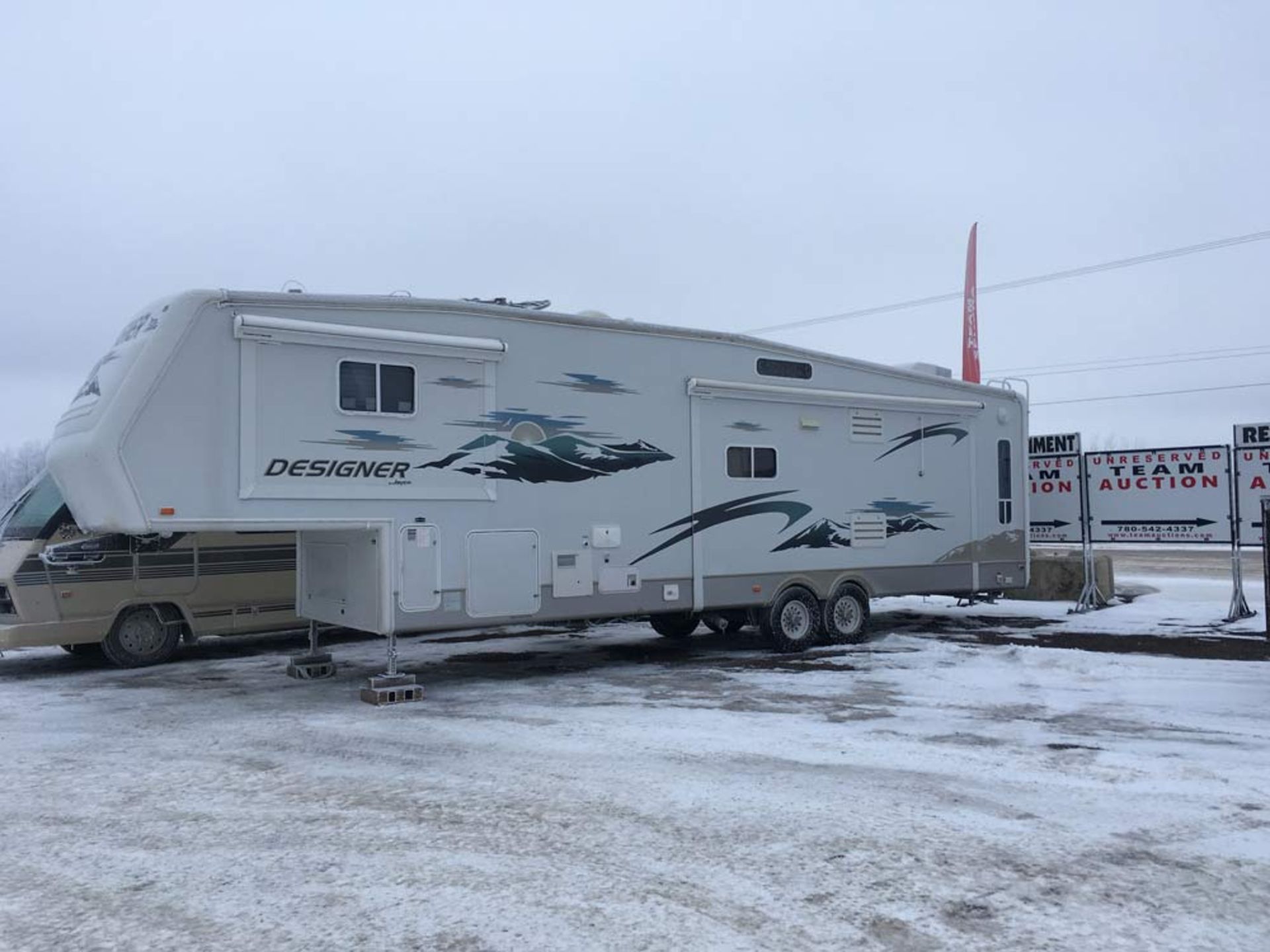 2008 Jayco Designer 36 ft T/A G/N Travel Trailer