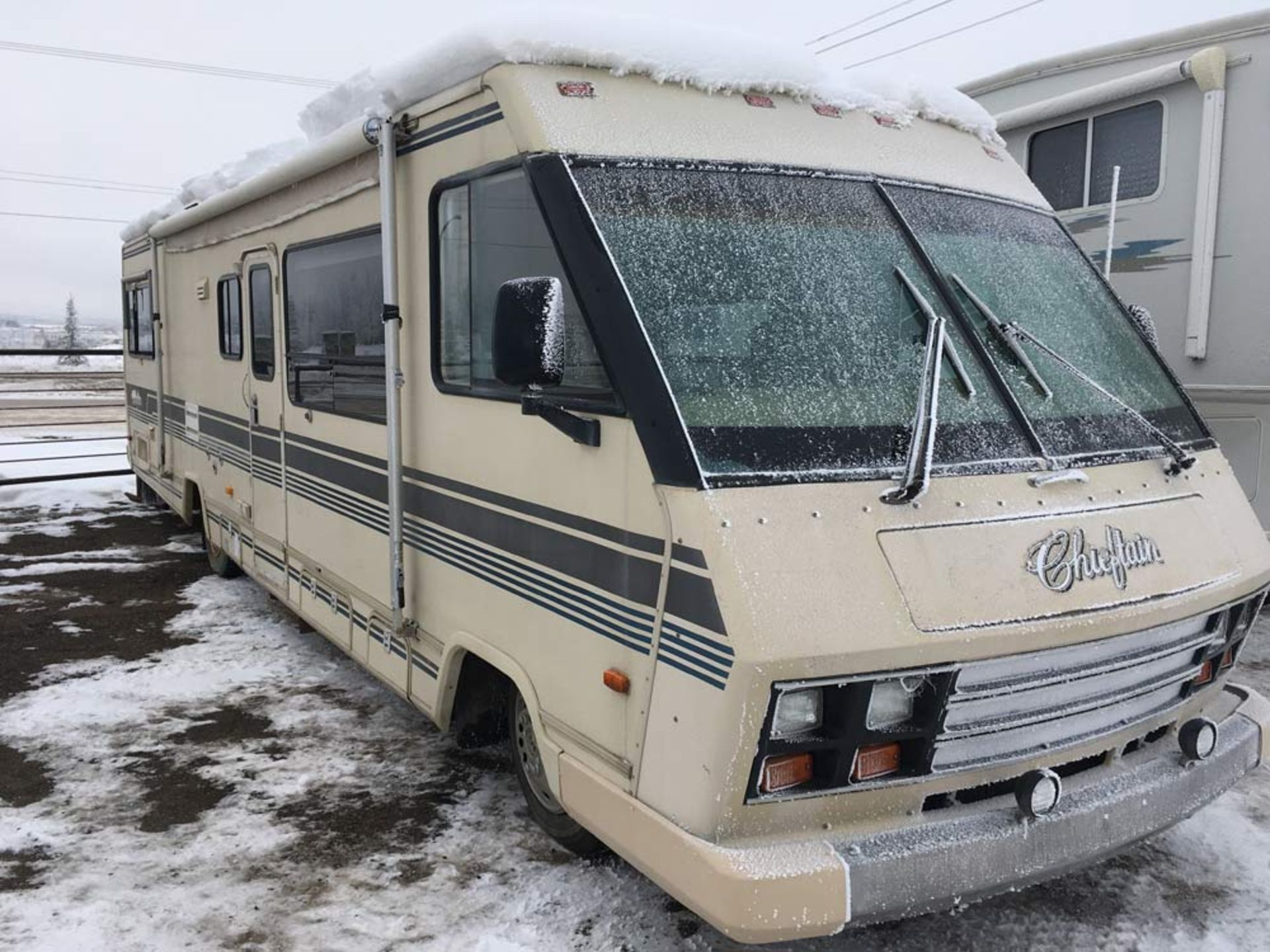 1988 Winnebago 36 ft Motor Home - Image 2 of 8