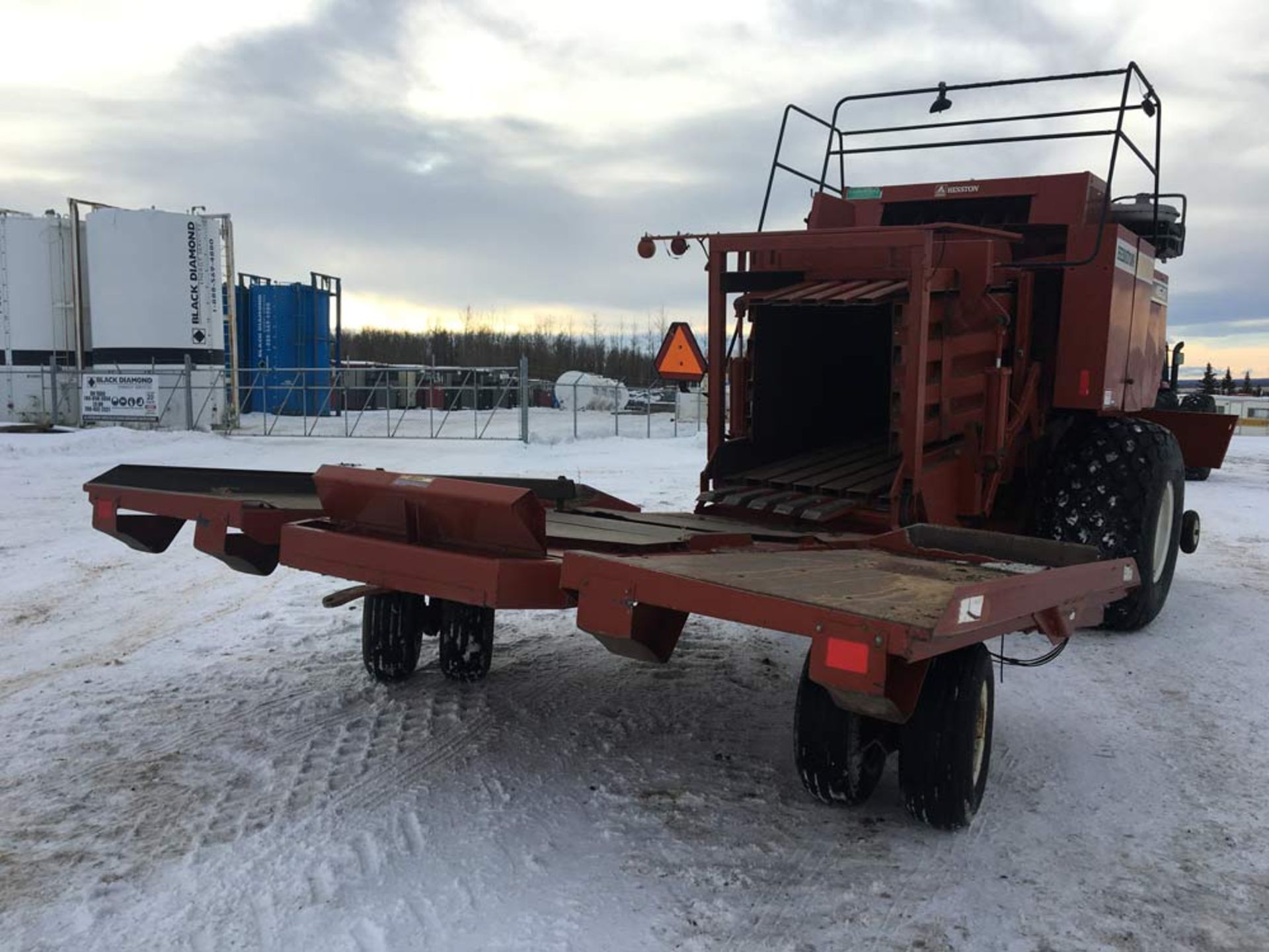 Hesston 4910 Big Square Baler - Image 8 of 13