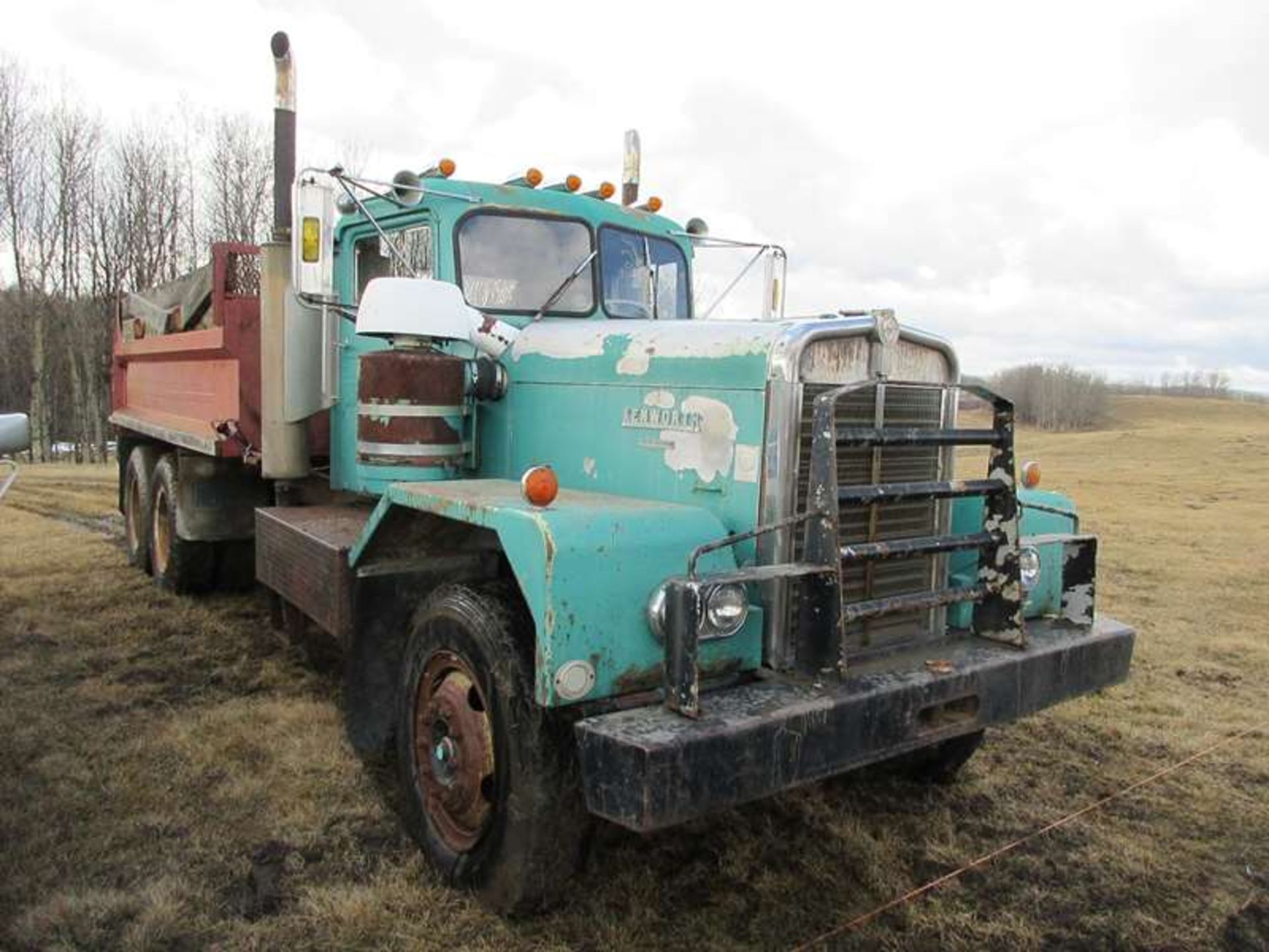 1962 Kenworth L923 T/A Gravel Truck - Image 8 of 9