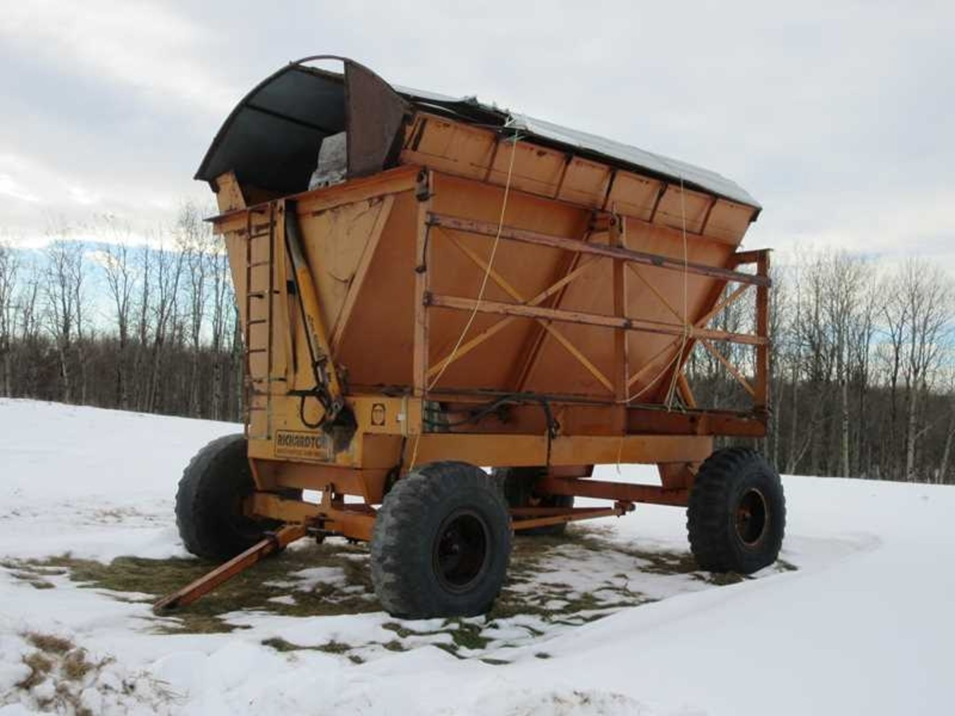 Richardson 1400 High Dump Silage Wagon