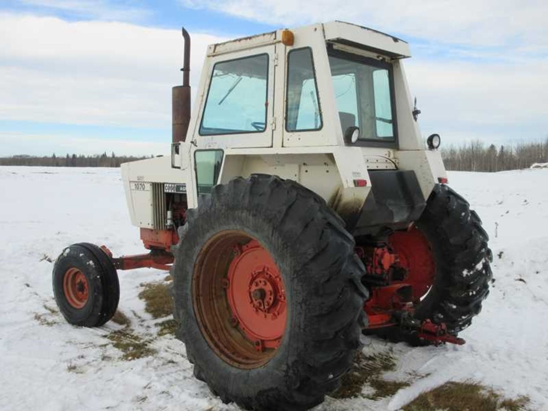 Case 1070 2WD Field Tractor - Image 3 of 7