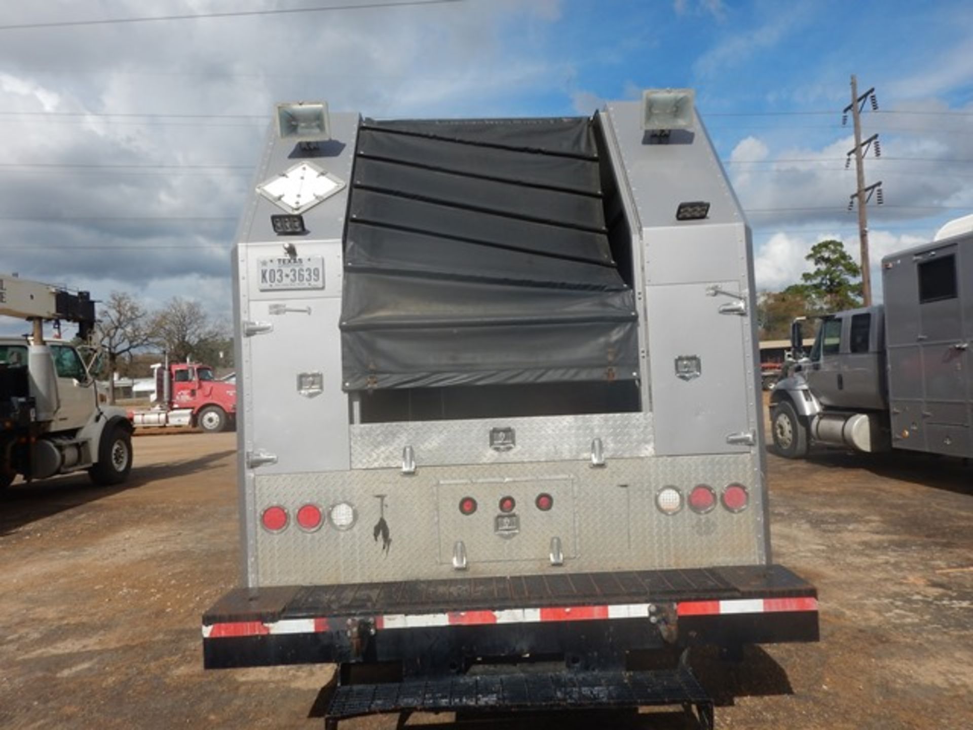 2007 INTERNATIONAL 7400 WIRELINE TRUCK - Image 3 of 29