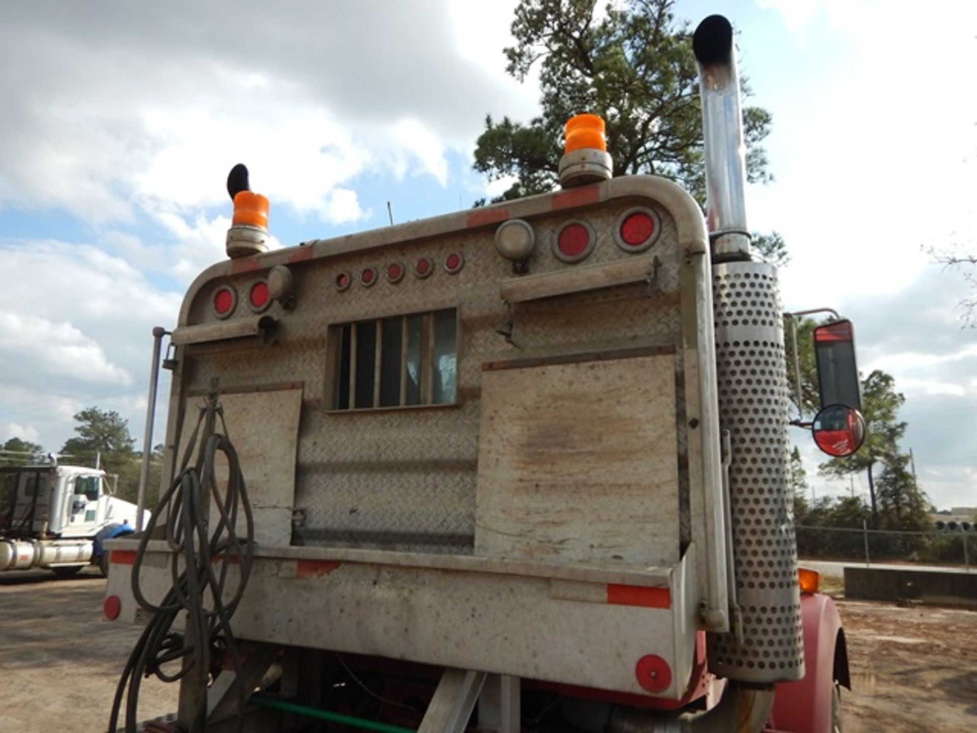 2001 KENWORTH T800 TRUCK TRACTOR - Image 32 of 49