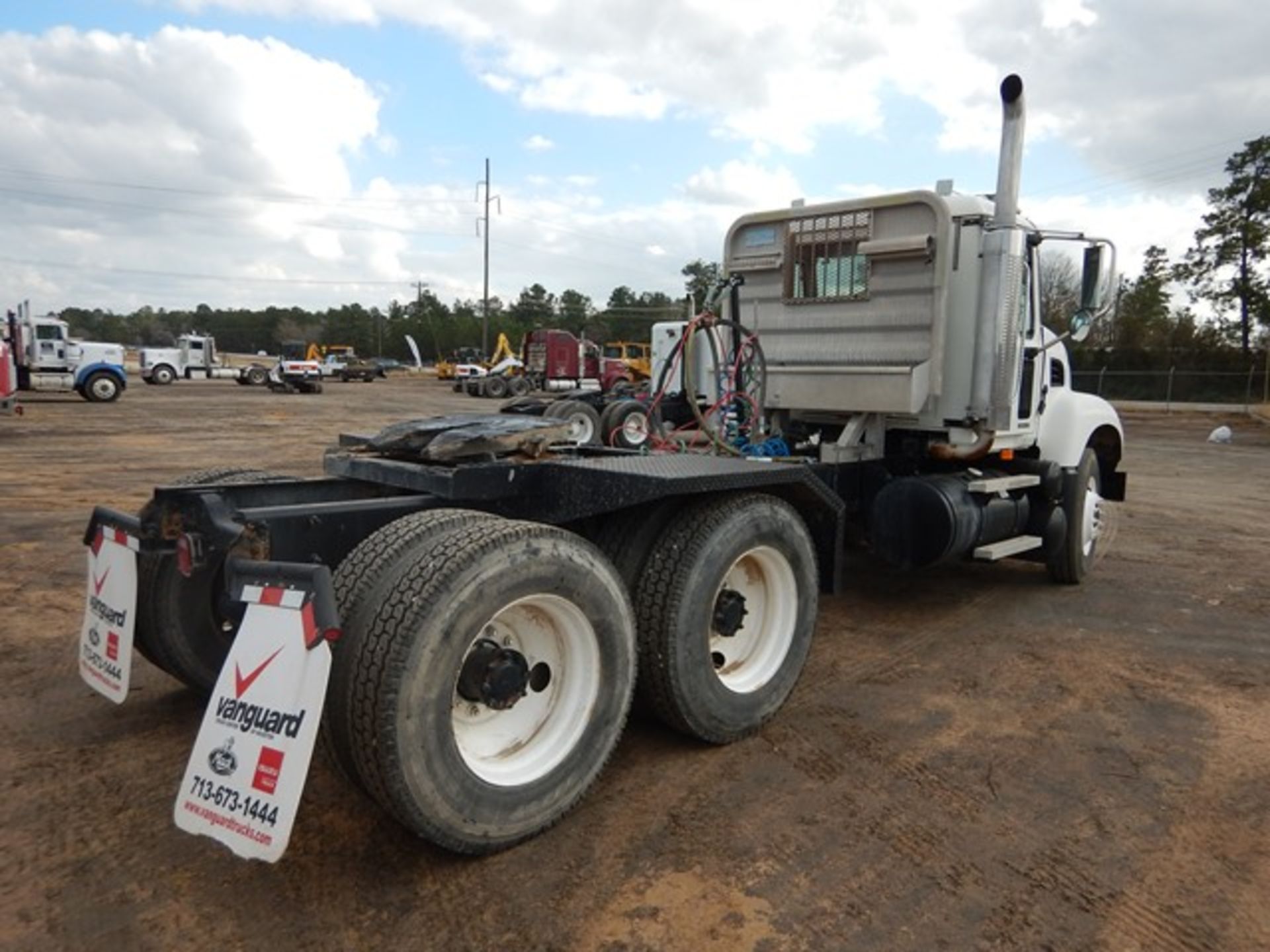 2007 MACK CV713 TRUCK TRACTOR - Image 5 of 46