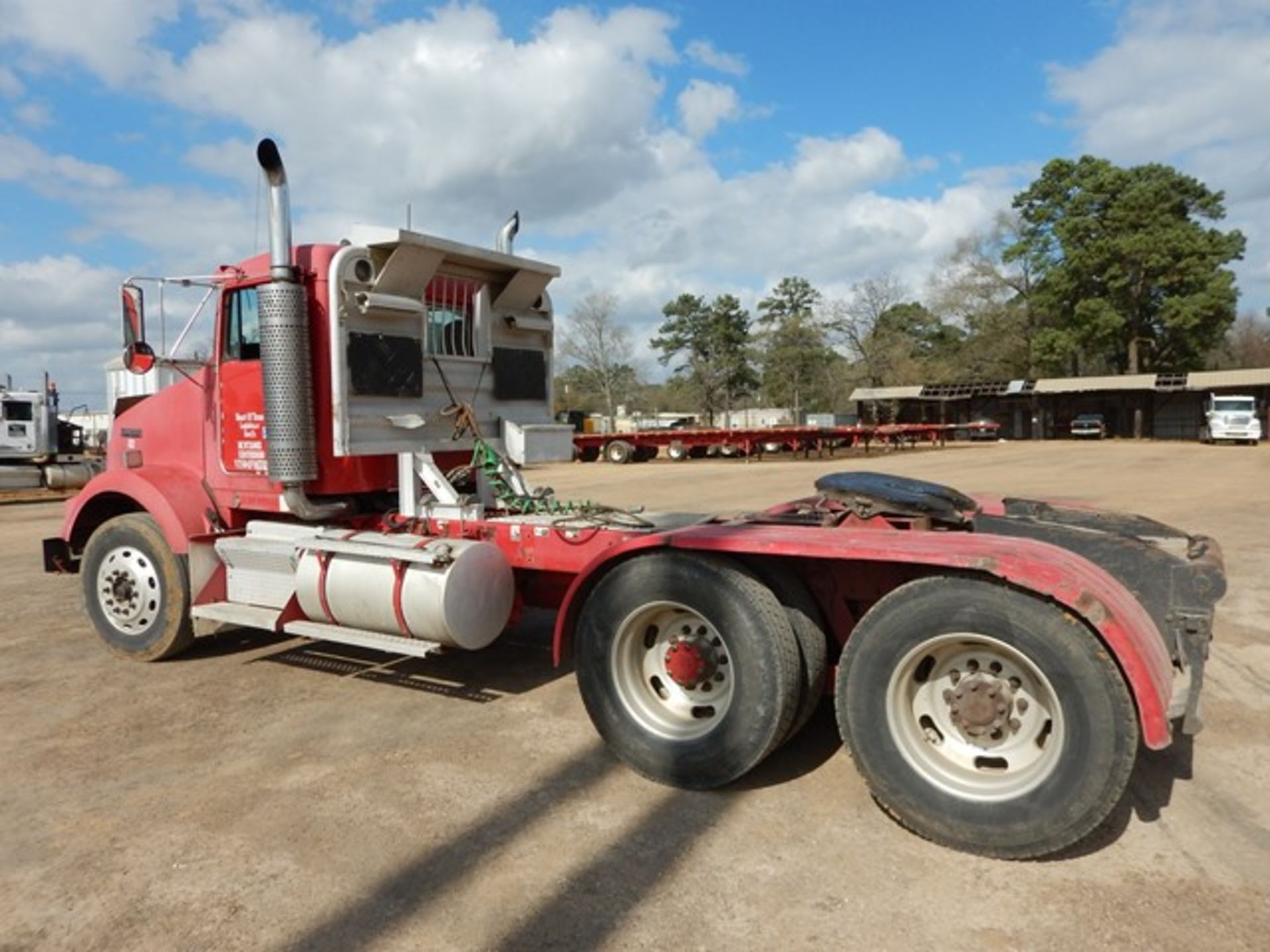 2004 KENWORTH T800 TRUCK TRACTOR - Image 3 of 45