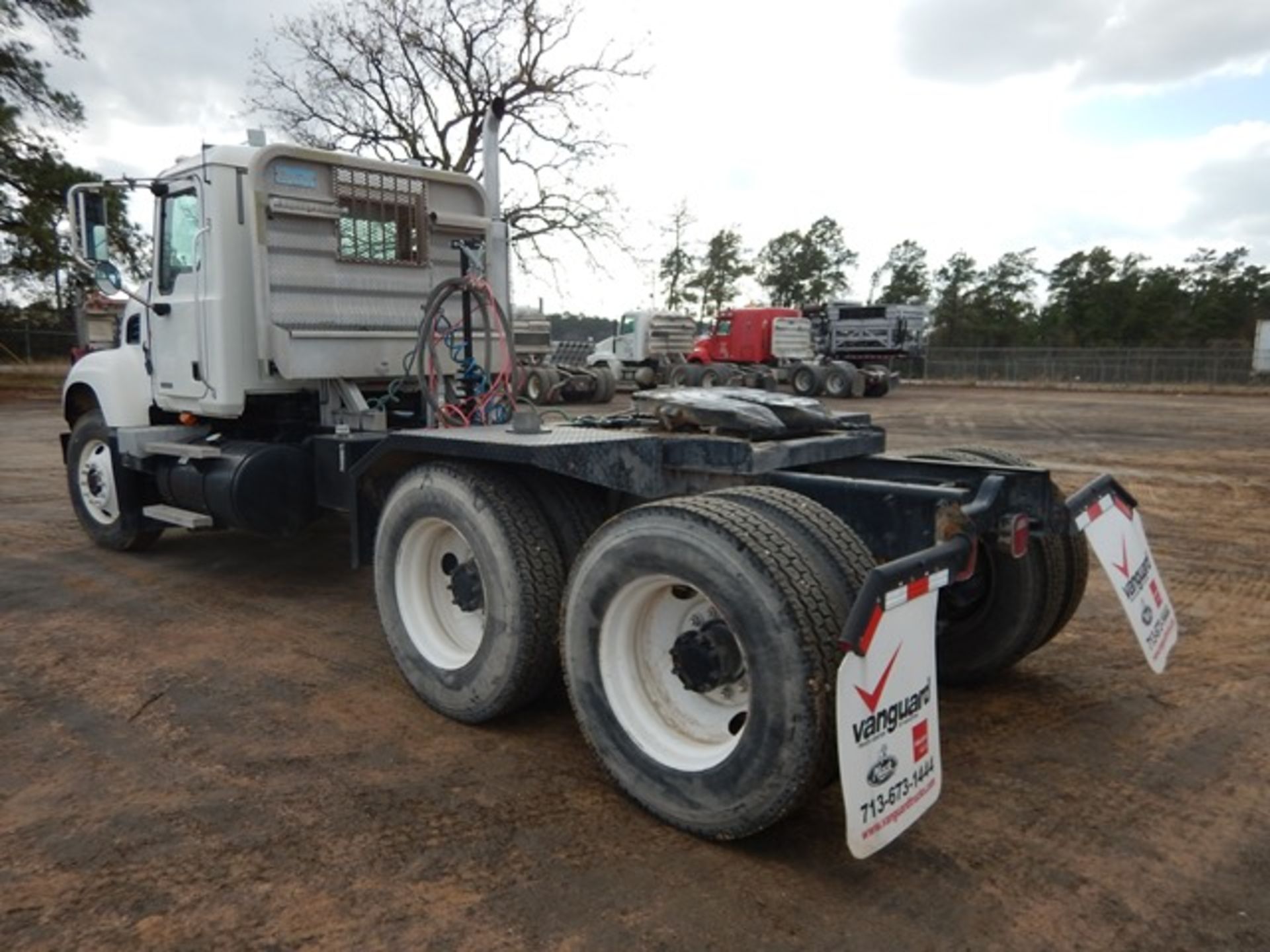 2007 MACK CV713 TRUCK TRACTOR - Image 3 of 46