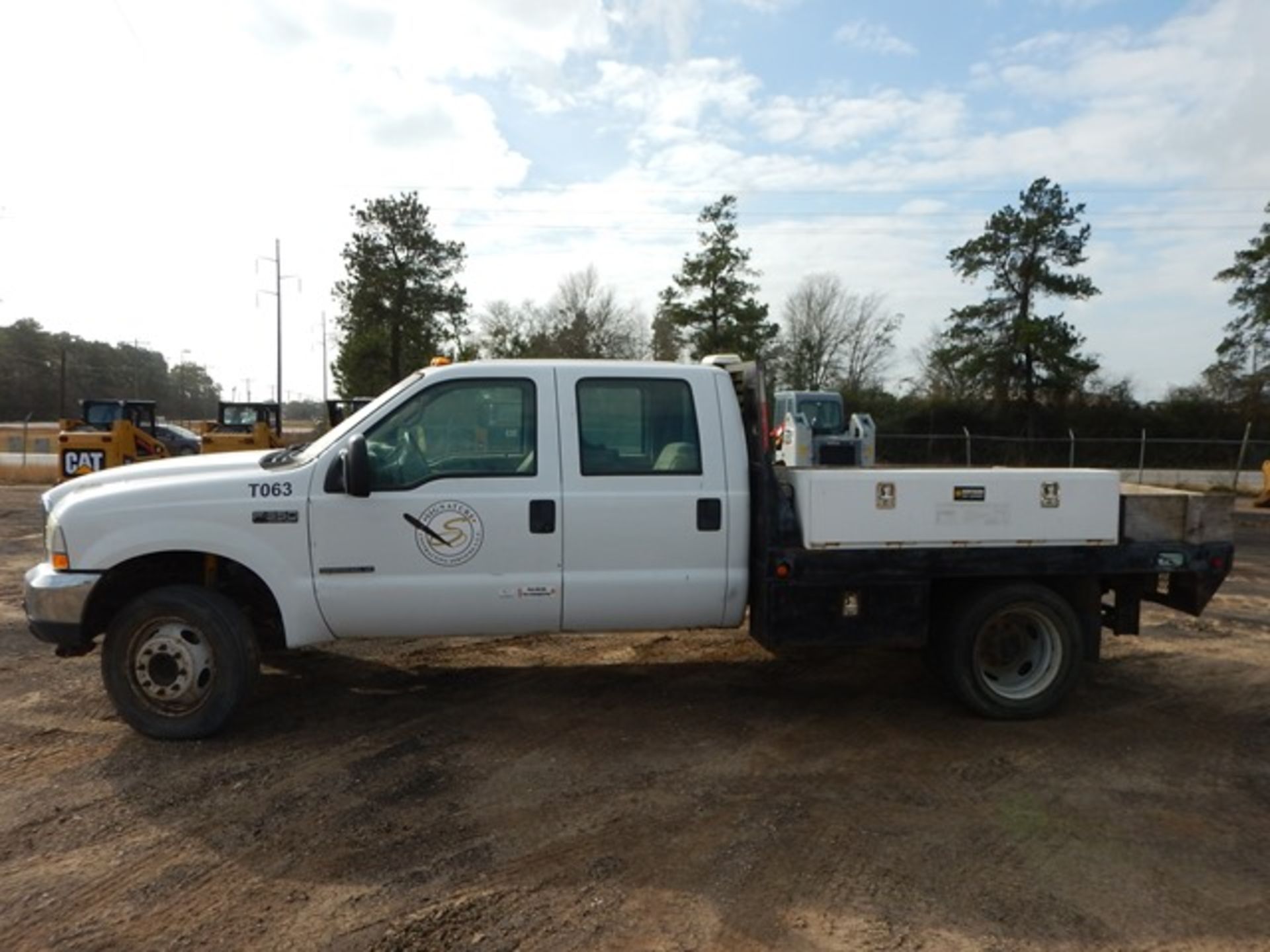 2001 FORD F-350 XLT SUPERDUTY FLATBED TRUCK - Image 2 of 24