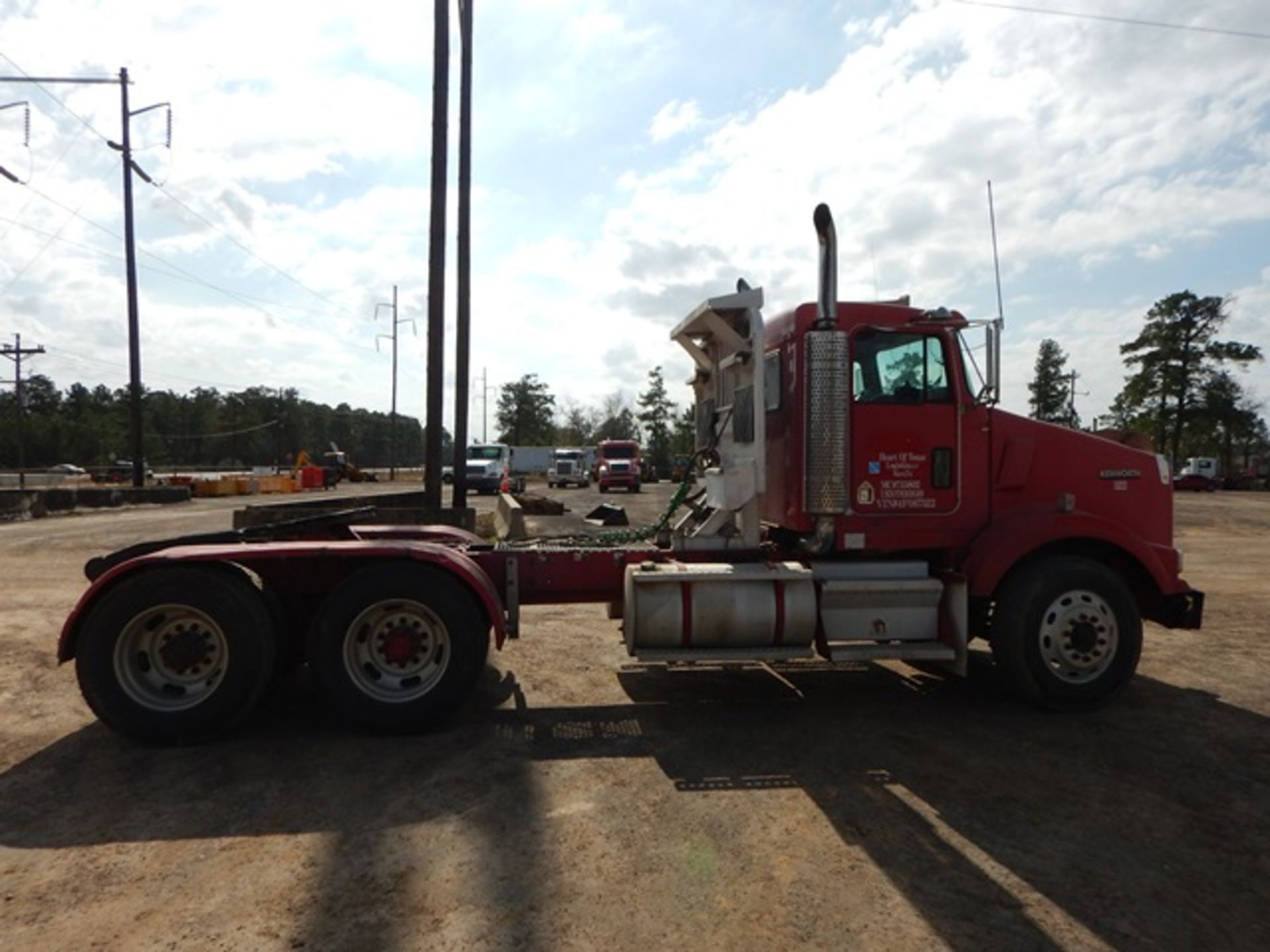 2004 KENWORTH T800 TRUCK TRACTOR - Image 7 of 45