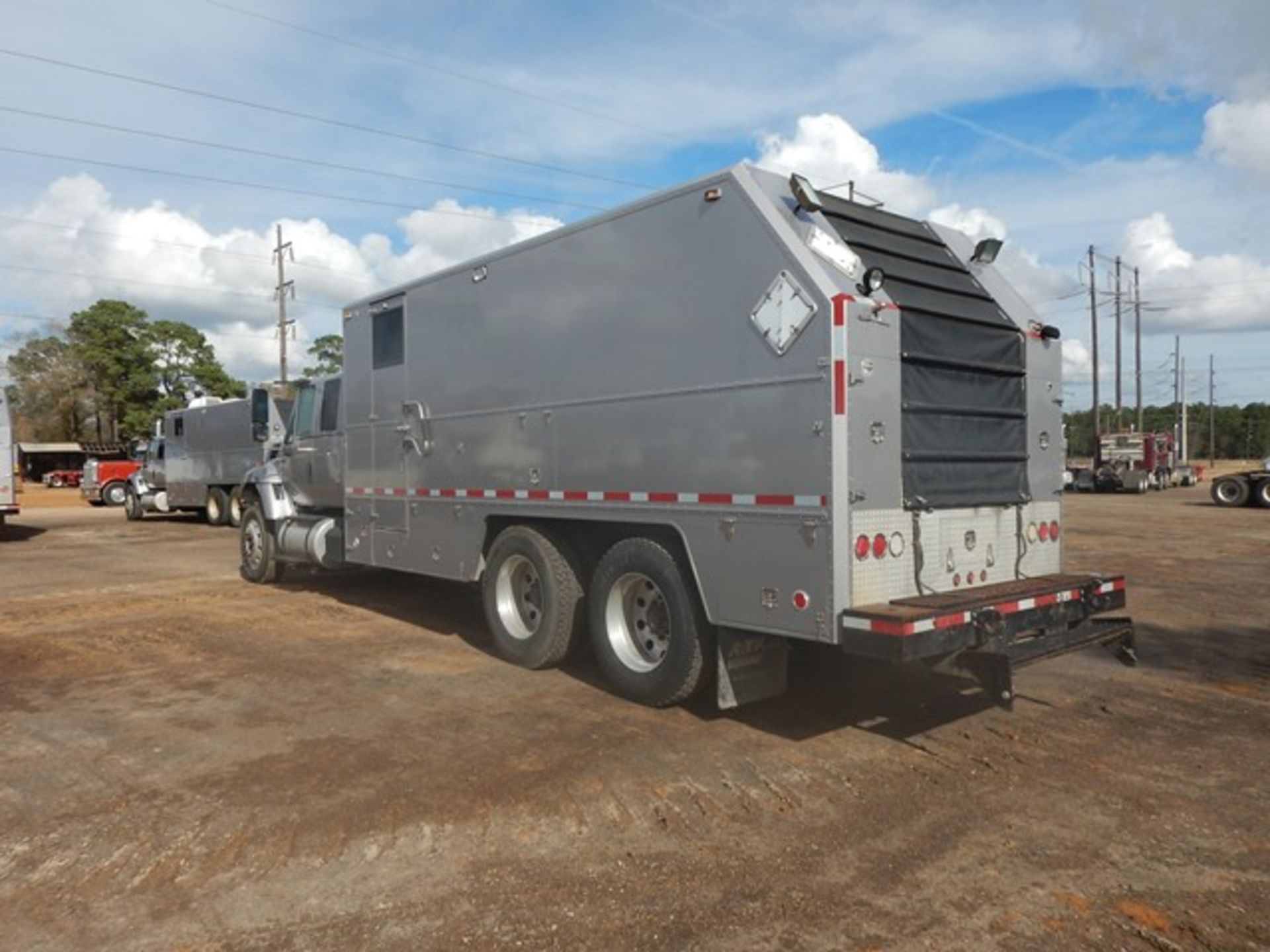 2008 INTERNATIONAL 7400 WIRELINE TRUCK - Image 3 of 24