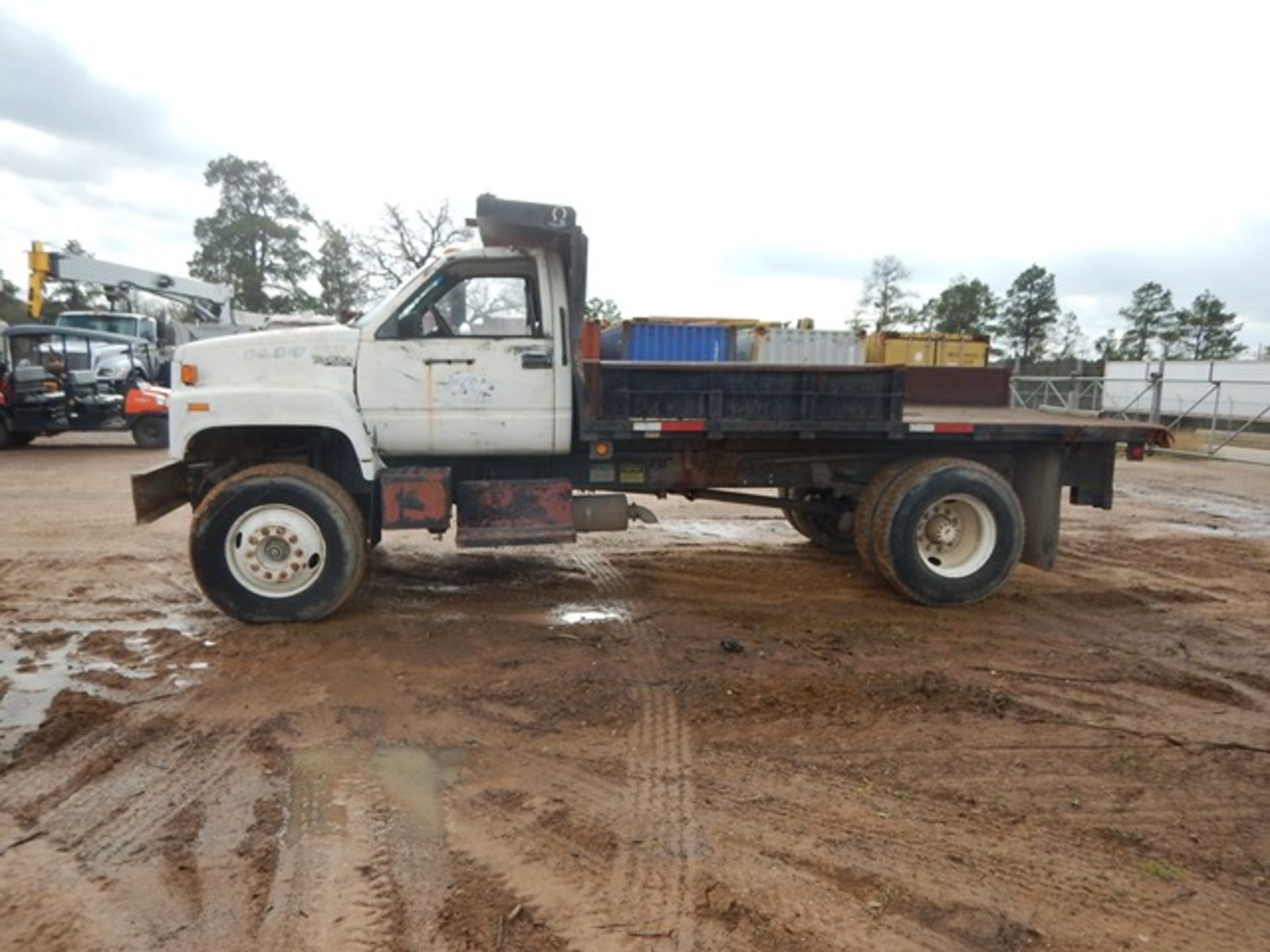 1990 GMC TOPKICK FLATBED TRUCK - Image 2 of 15