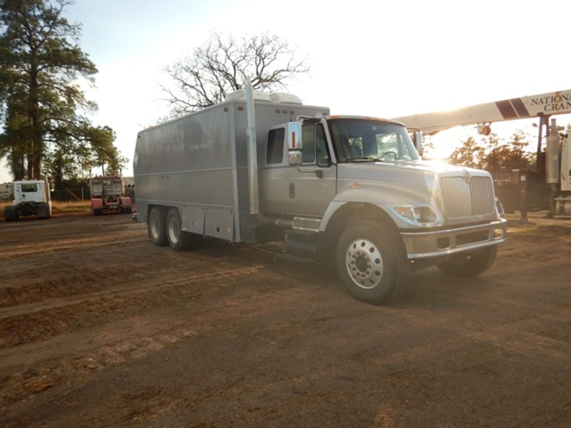 2007 INTERNATIONAL 7400 WIRELINE TRUCK - Image 8 of 22