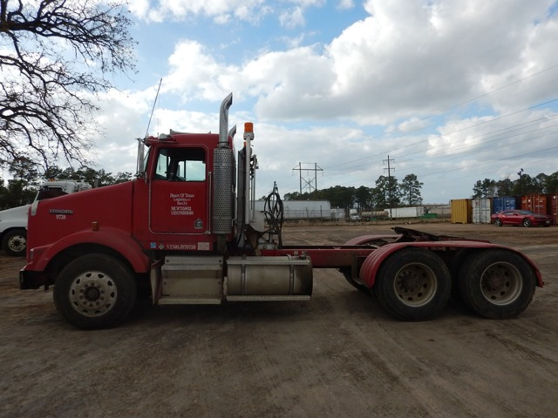 2001 KENWORTH T800 TRUCK TRACTOR - Image 2 of 49