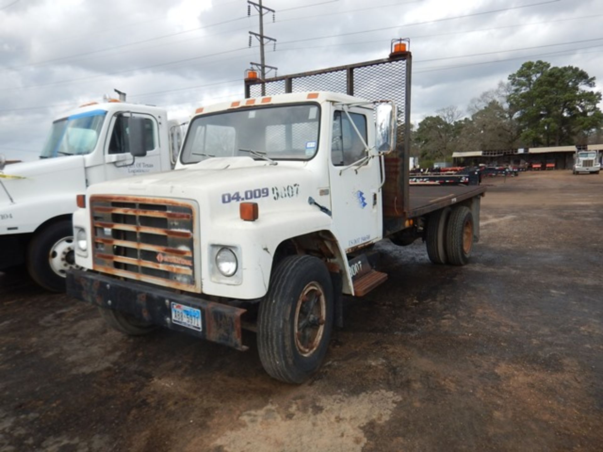 1988 INTERNATIONAL S 1600 FLATBED TRUCK