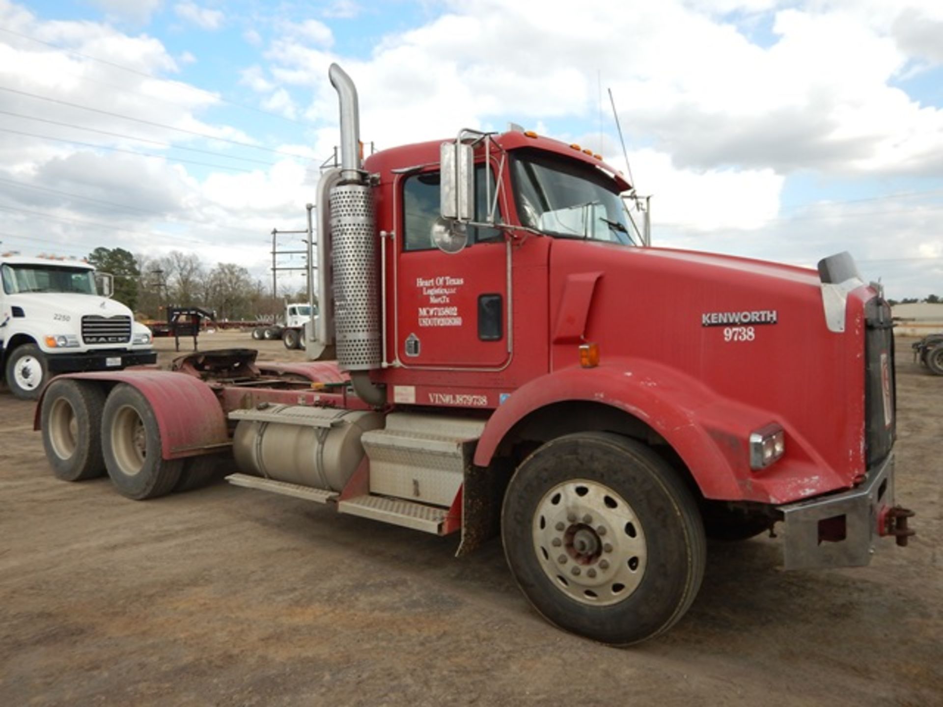 2001 KENWORTH T800 TRUCK TRACTOR - Image 7 of 49