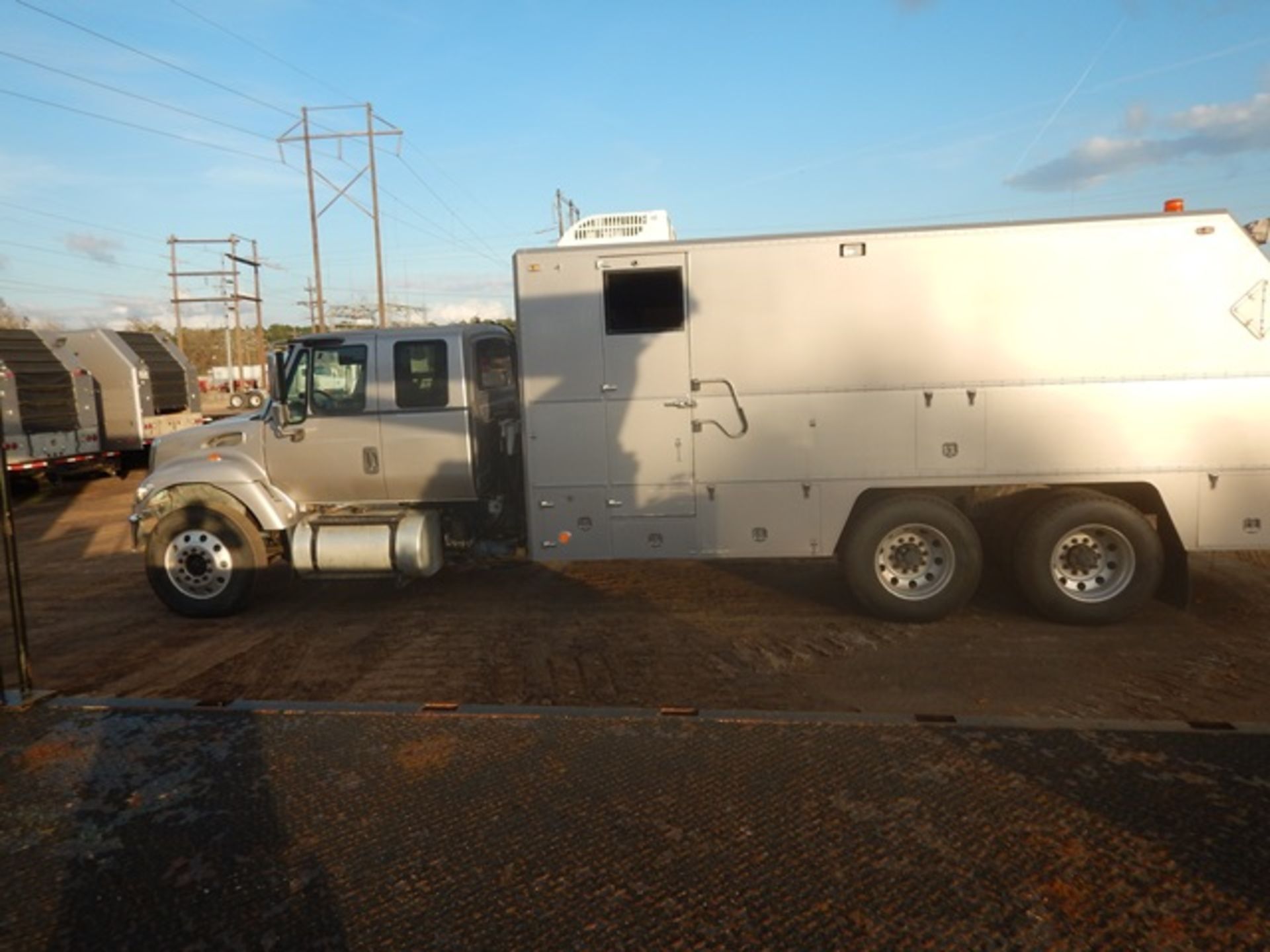 2007 INTERNATIONAL 7400 WIRELINE TRUCK - Image 2 of 22