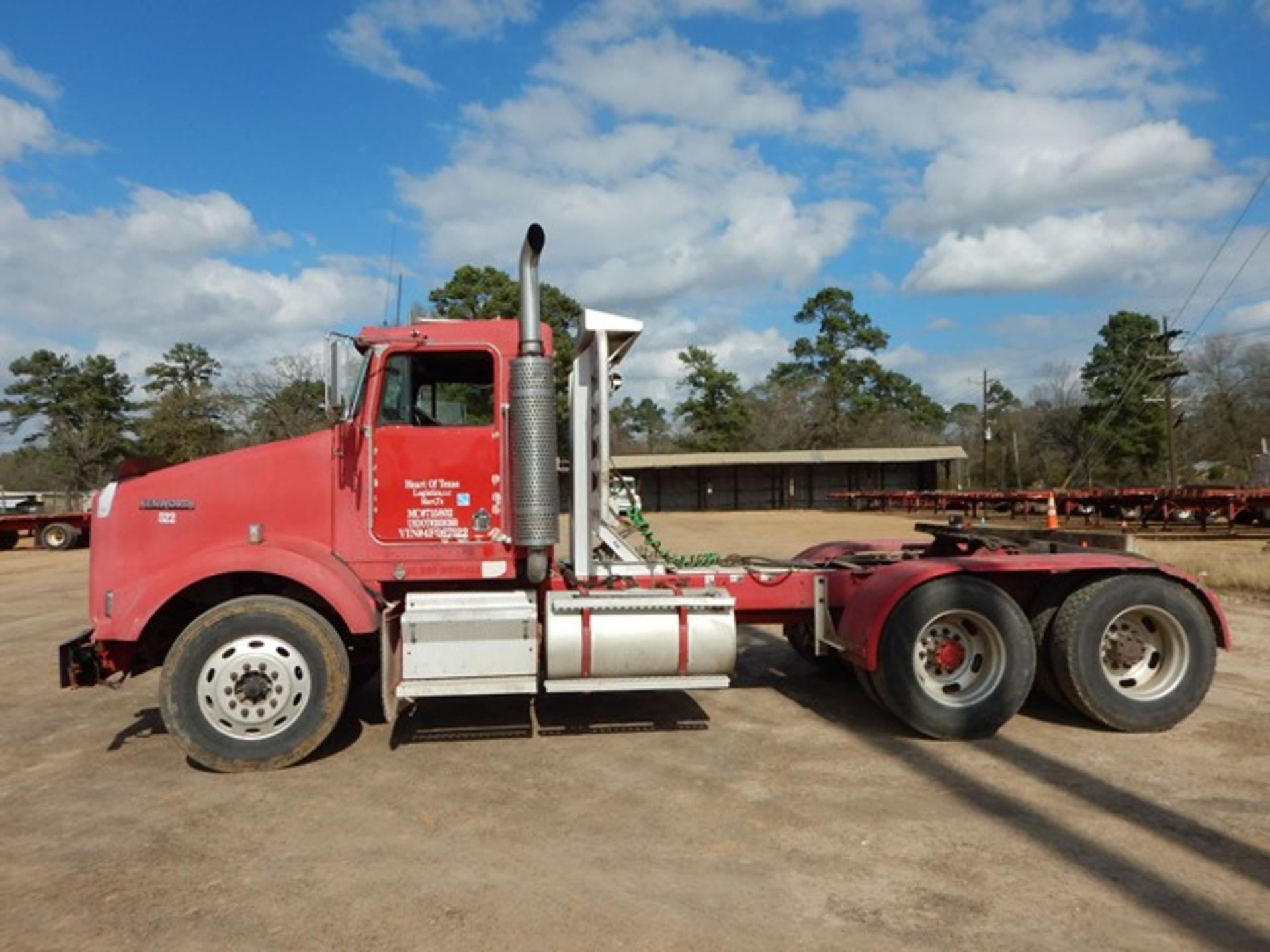 2004 KENWORTH T800 TRUCK TRACTOR - Image 2 of 45