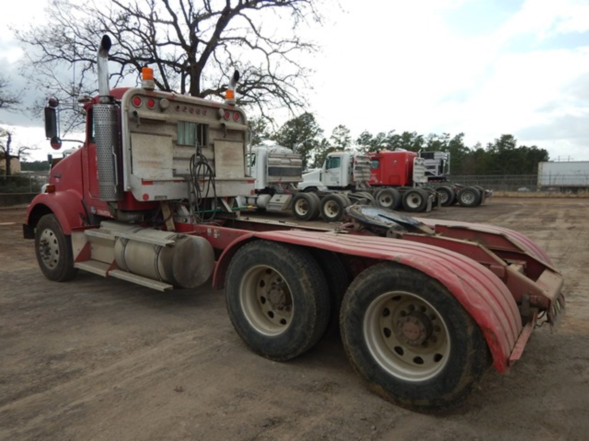 2001 KENWORTH T800 TRUCK TRACTOR - Image 3 of 49