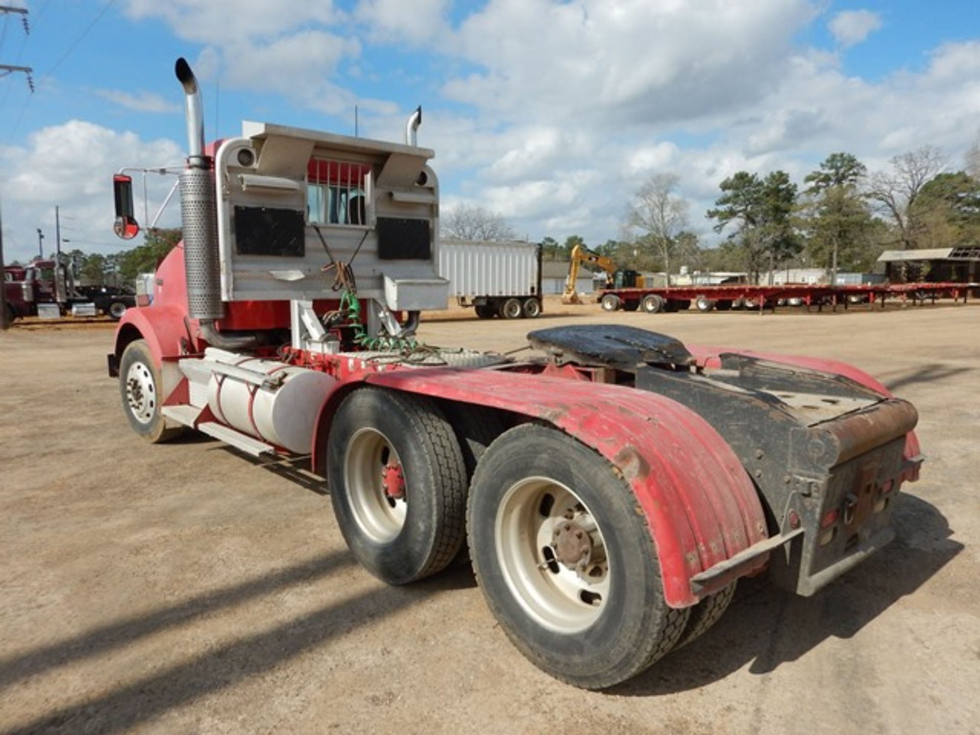 2004 KENWORTH T800 TRUCK TRACTOR - Image 4 of 45