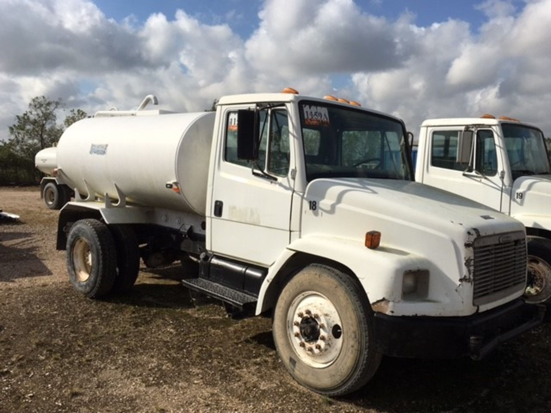 1999 FREIGHTLINER WATER TRUCK