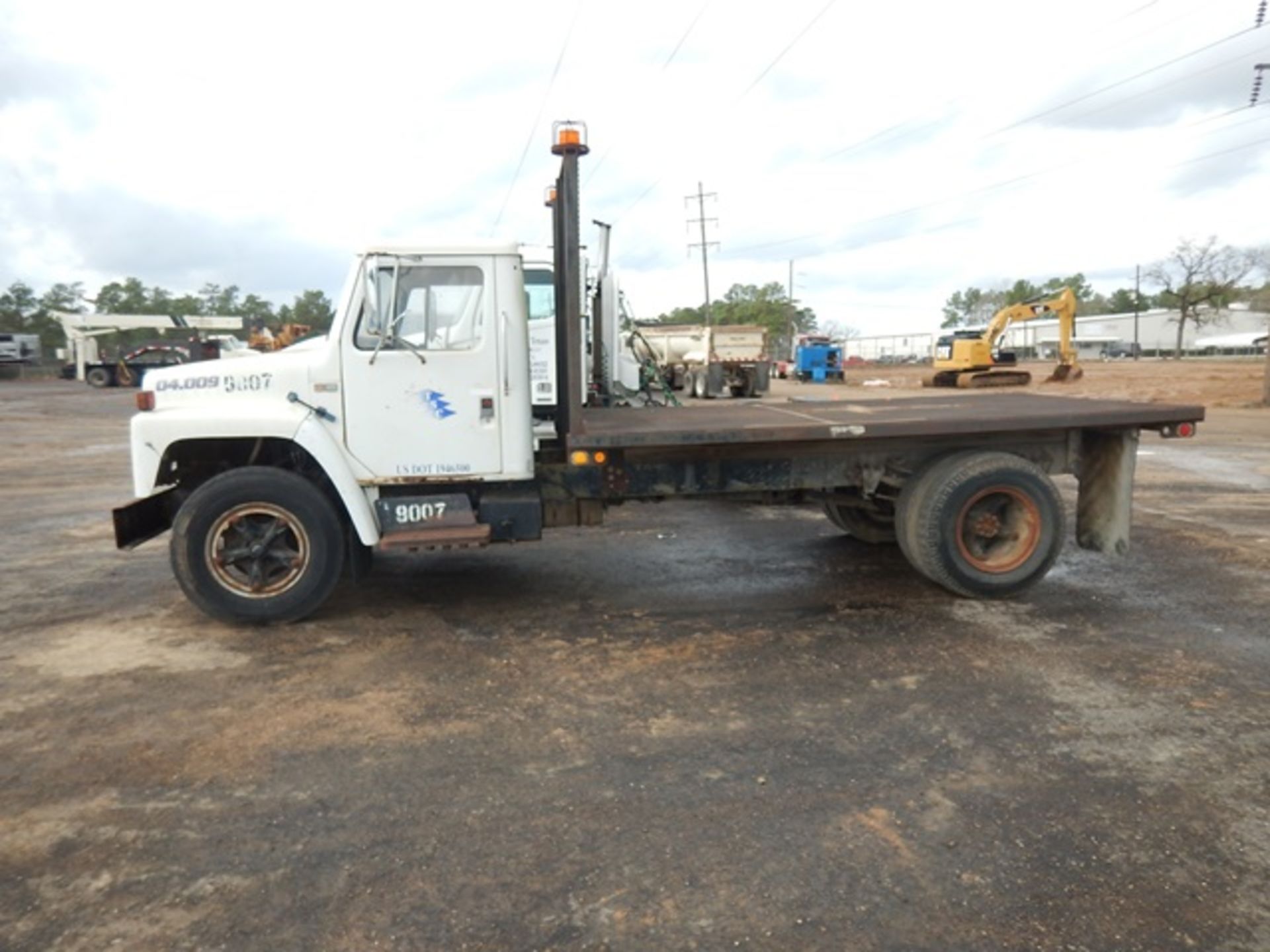 1988 INTERNATIONAL S 1600 FLATBED TRUCK - Image 2 of 16
