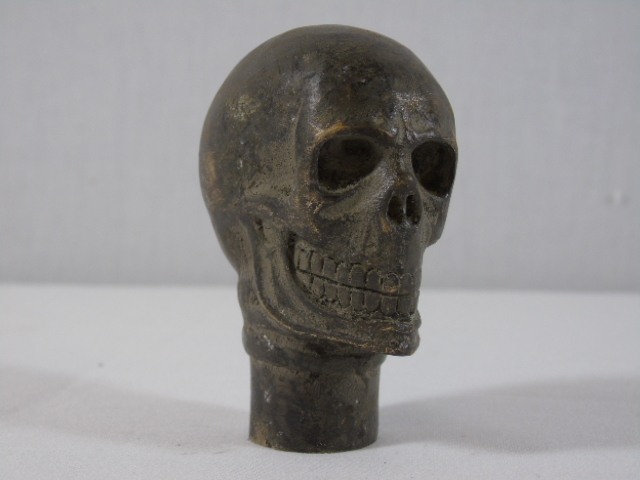 Cast bronze walking stick top in the form of a skull