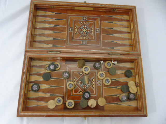 Games compendium with metal chess pieces and inlaid draughts pieces - Image 4 of 6