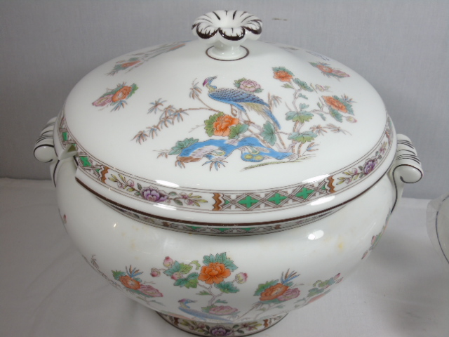 Wedgwood soup tureen, tea pot (unused) in Kutani Crane pattern - Image 3 of 3