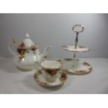 Royal Albert Old Country Roses - 8 tea cups, 8 saucers, tea pot and cake stand