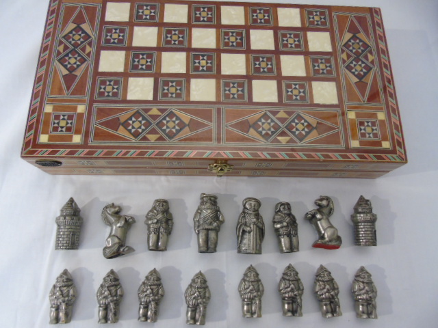 Games compendium with metal chess pieces and inlaid draughts pieces - Image 5 of 6
