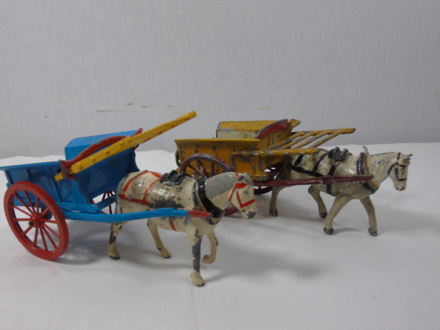 4 Vintage lead horse and cart figures - Image 2 of 2