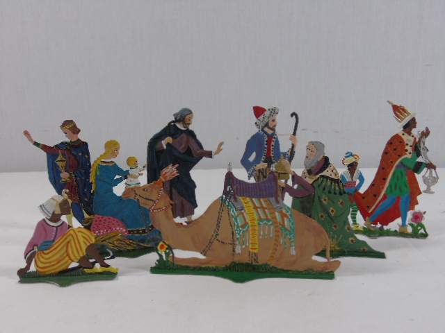 Vintage painted lead 8 piece nativity set