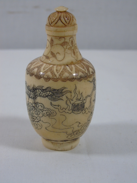 Oriental dragon decorated opium pot approx. 3"