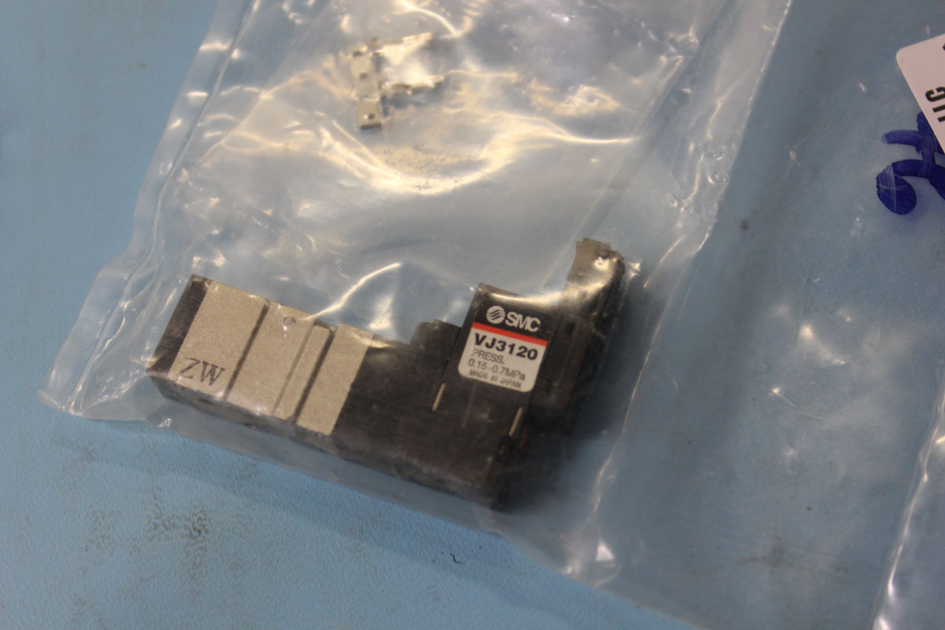 NEW SMC SOLENOID VALVES - Image 2 of 2