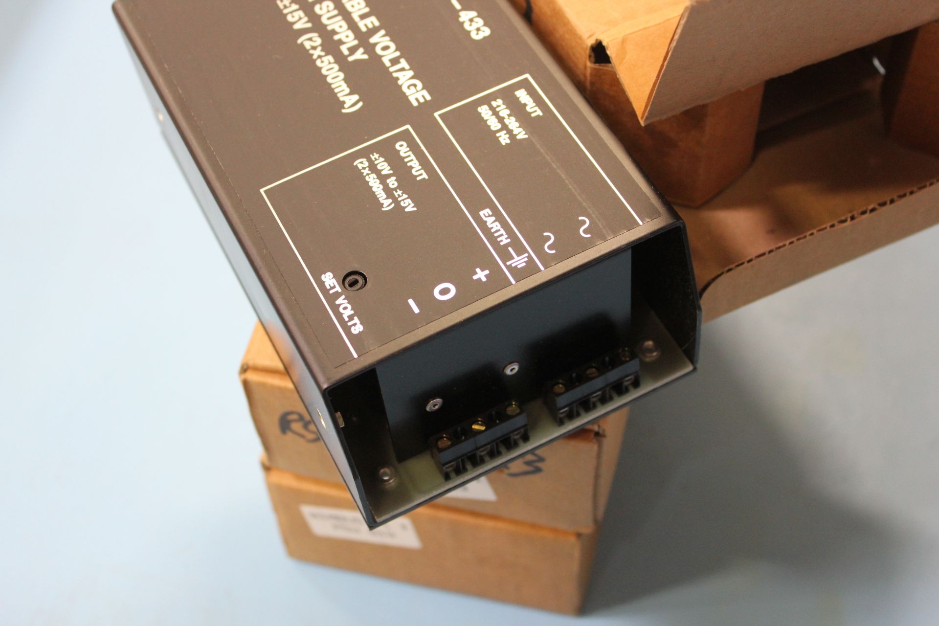 NEW ADJUSTABLE VOLTAGE POWER SUPPLIES - Image 3 of 3
