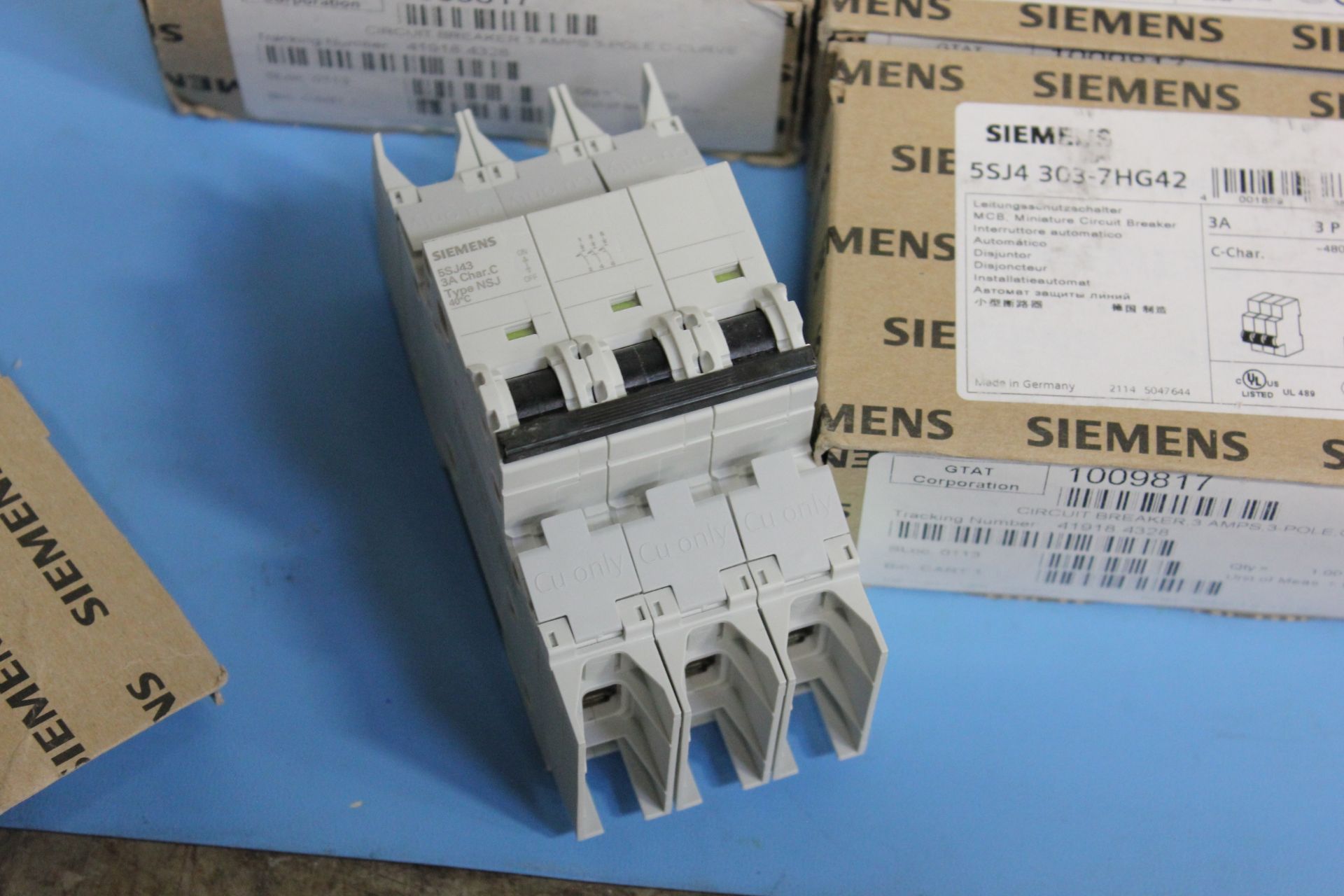 NEW SIEMENS CIRCUIT BREAKERS - Image 3 of 3