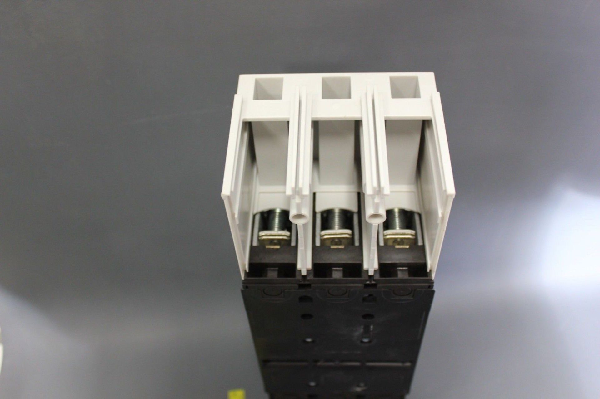 MOELLER 160A 600V INDUSTRIAL CIRCUIT BREAKER. - Image 4 of 6